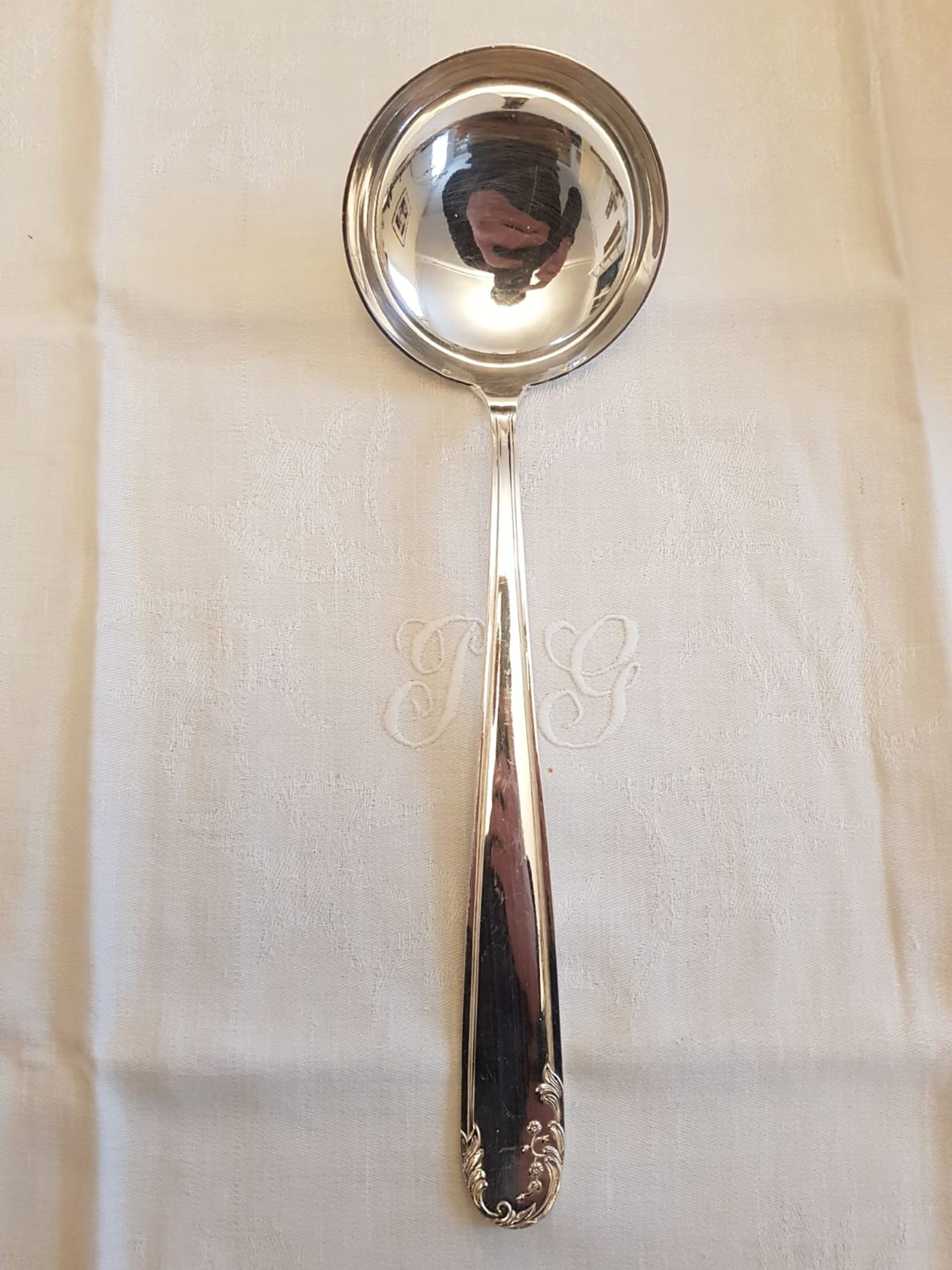 Silver cutlery set for 36 place settings and its ladle.