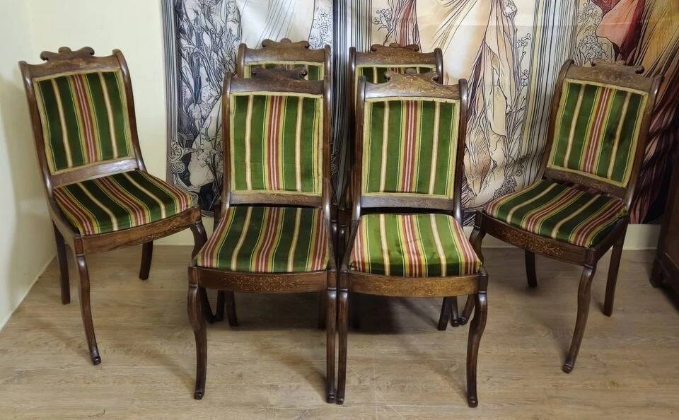 Suite de six chaises d’époque Charles X, en palissandre finement marqueté