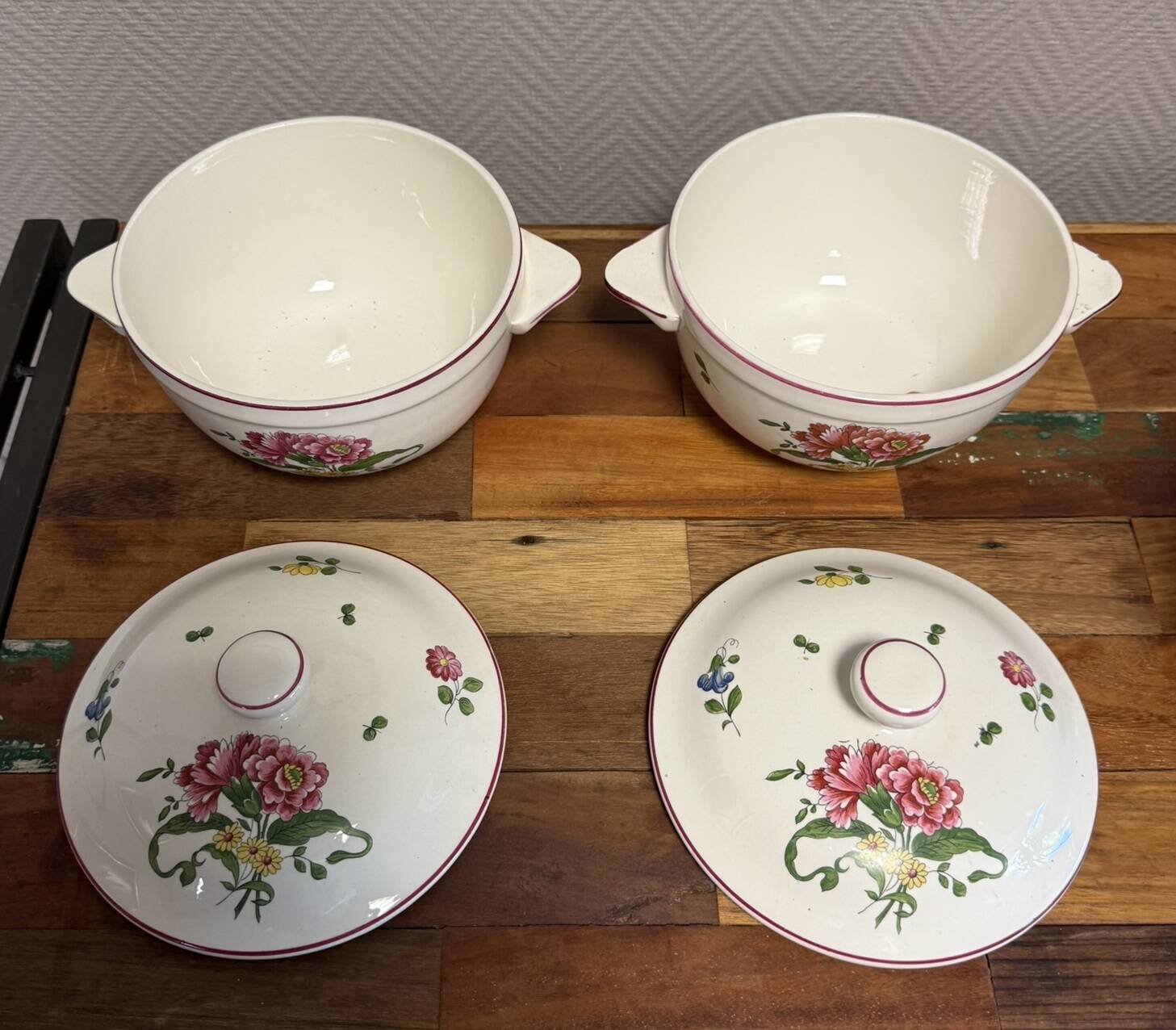 Old Saint Amand: pair of soup tureens or broth tureens from the late 19th century