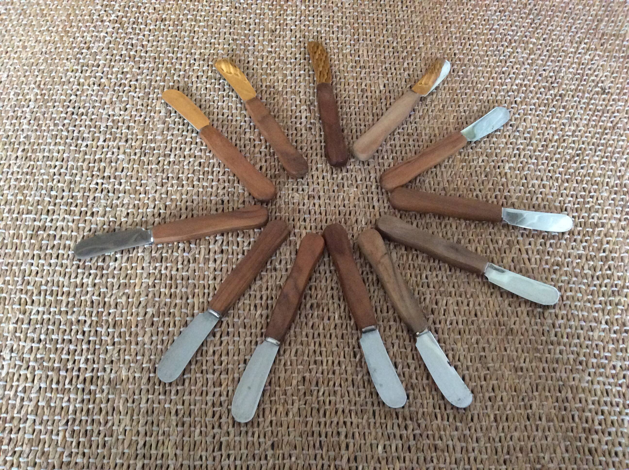 12 couteaux à fromage