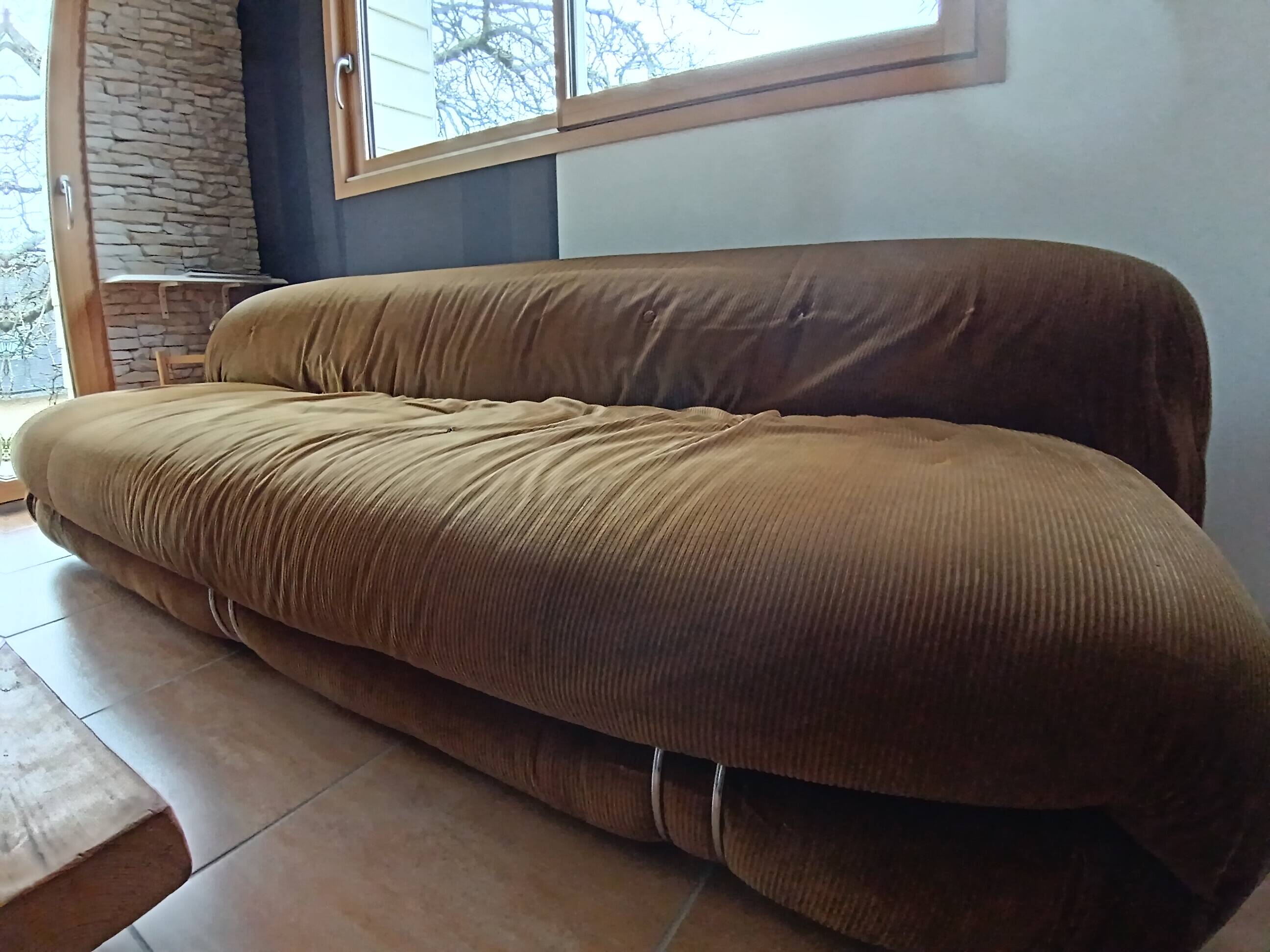 Soriana set of 4 pieces including a 4-seater sofa, 2 armchairs, and a pouf by Tobia and Afra Scarpa, Italy.