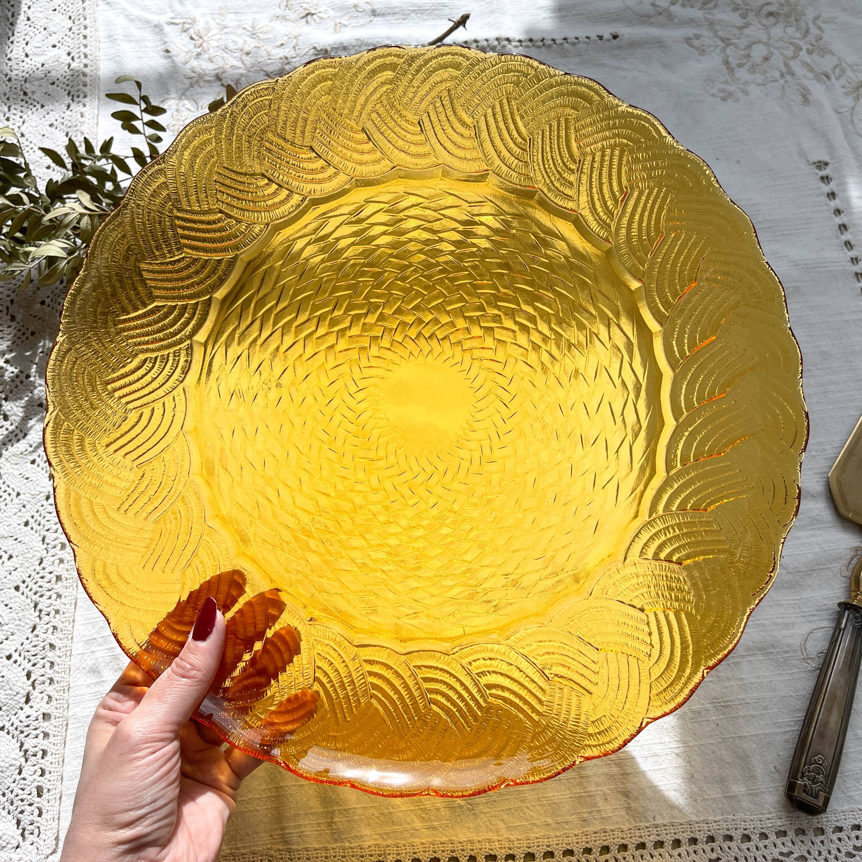 Plat rond en verre ambré ATLANTIC Arcoroc France 1950