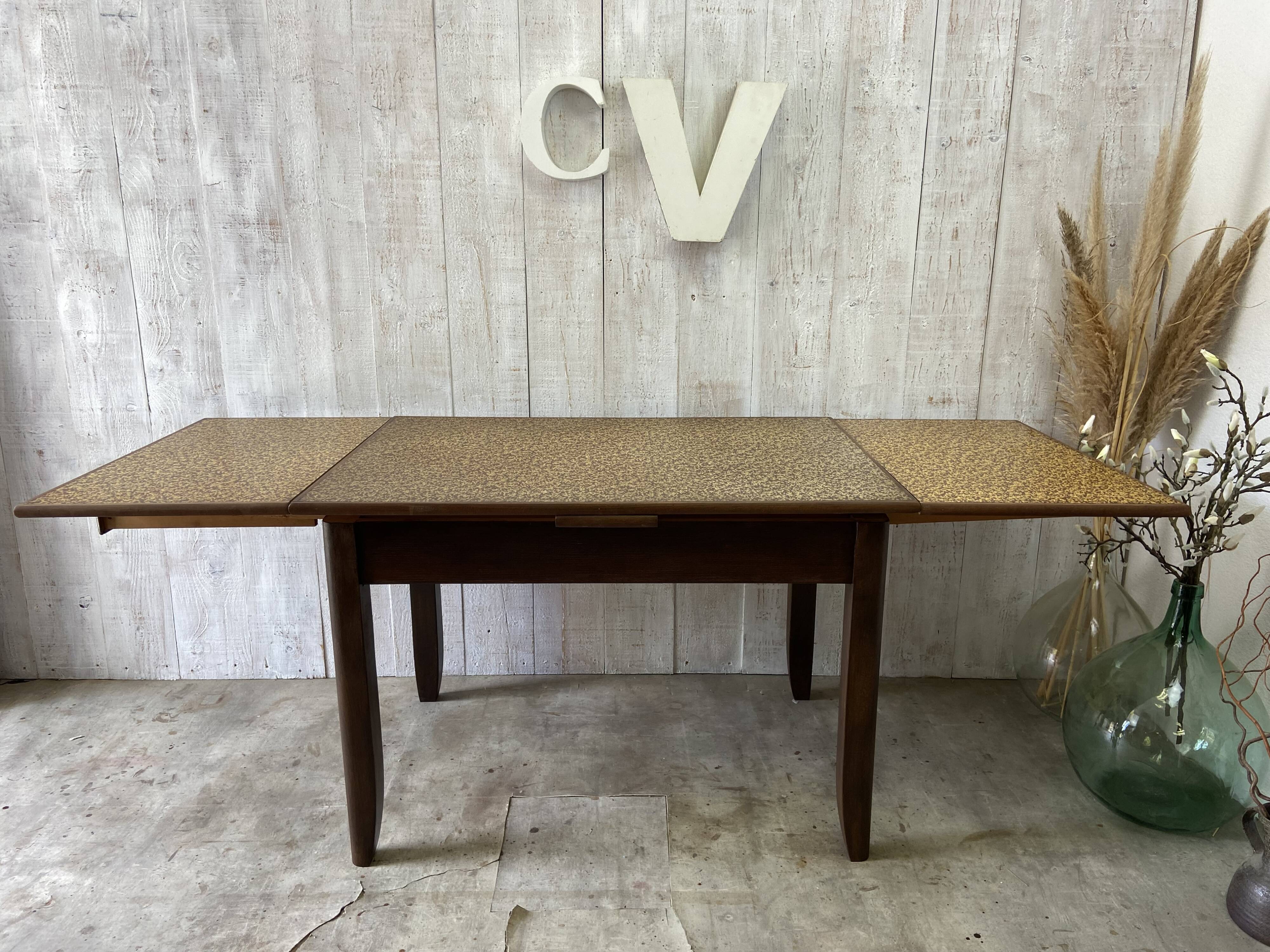 Extendable farm table