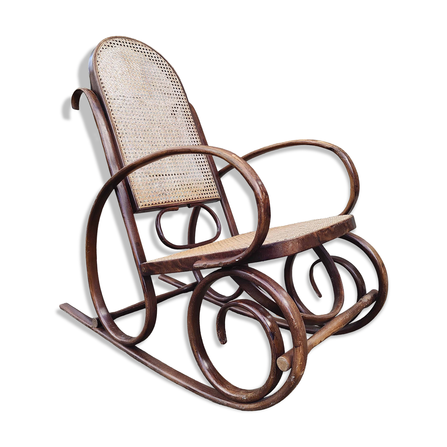 Rocking-chair cannage and curved wood