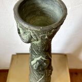 Vase longiligne à décor stylisé brutaliste, dans le goût de Ballesti