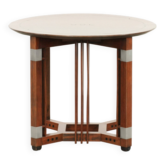 Round and in good condition Art Deco design side/centertable