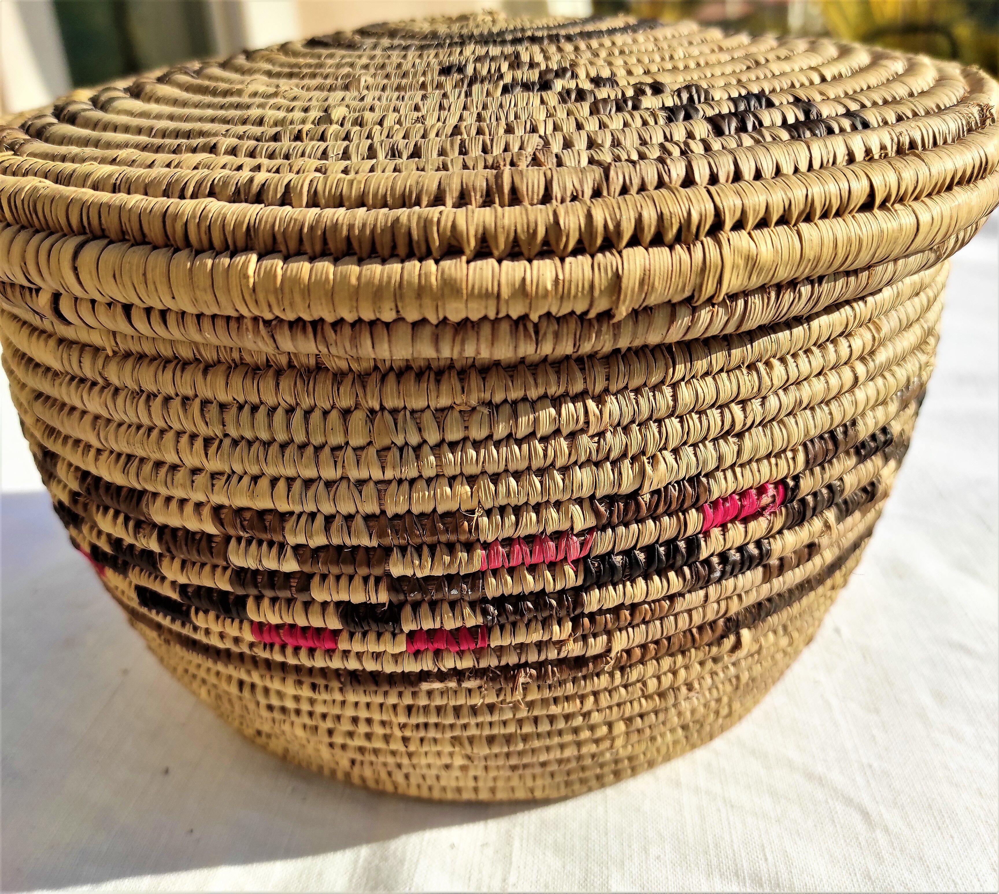 Antique basket with ethnic lid with black/brown and red décor