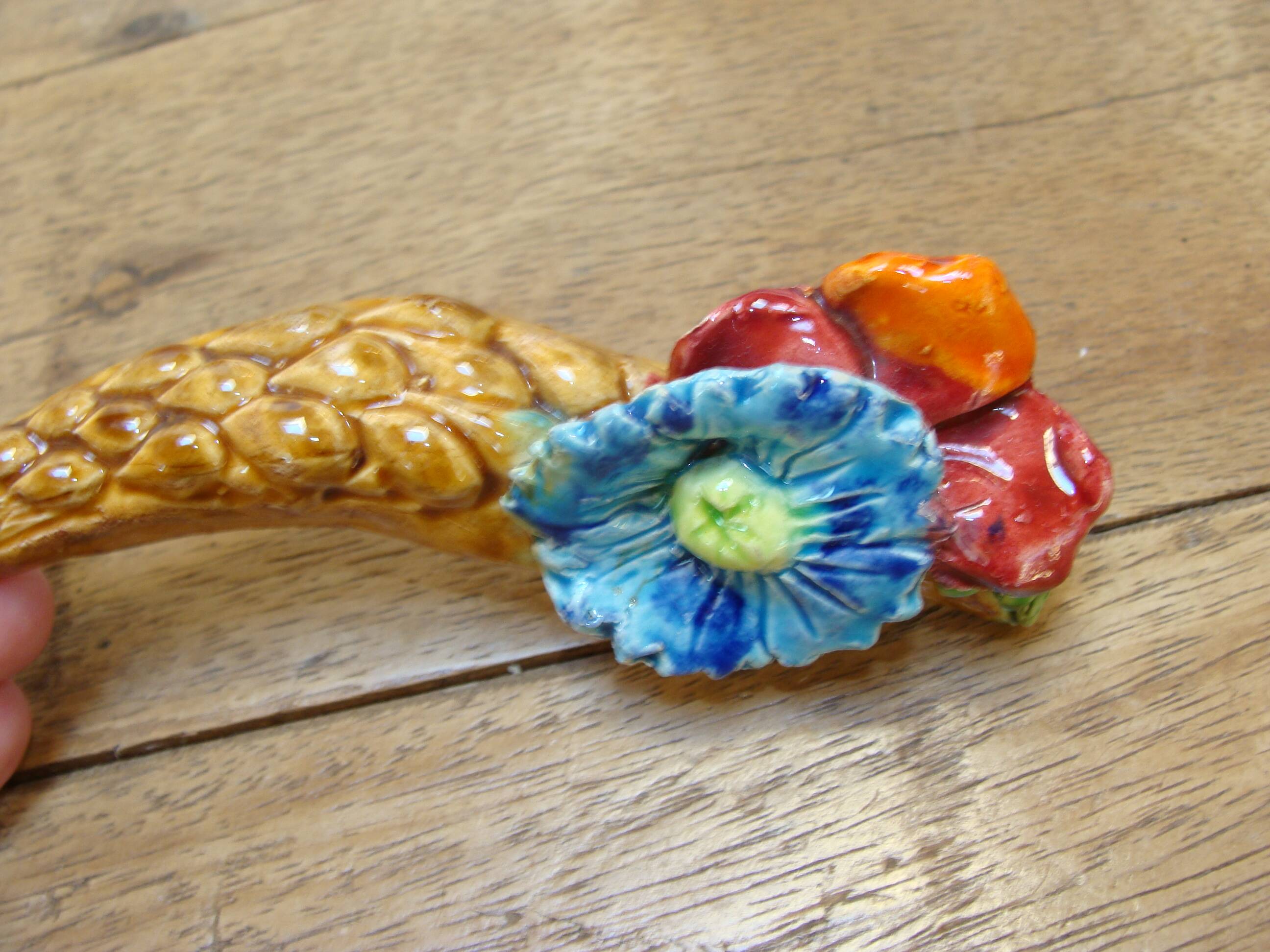 Vintage barbotine knife rest