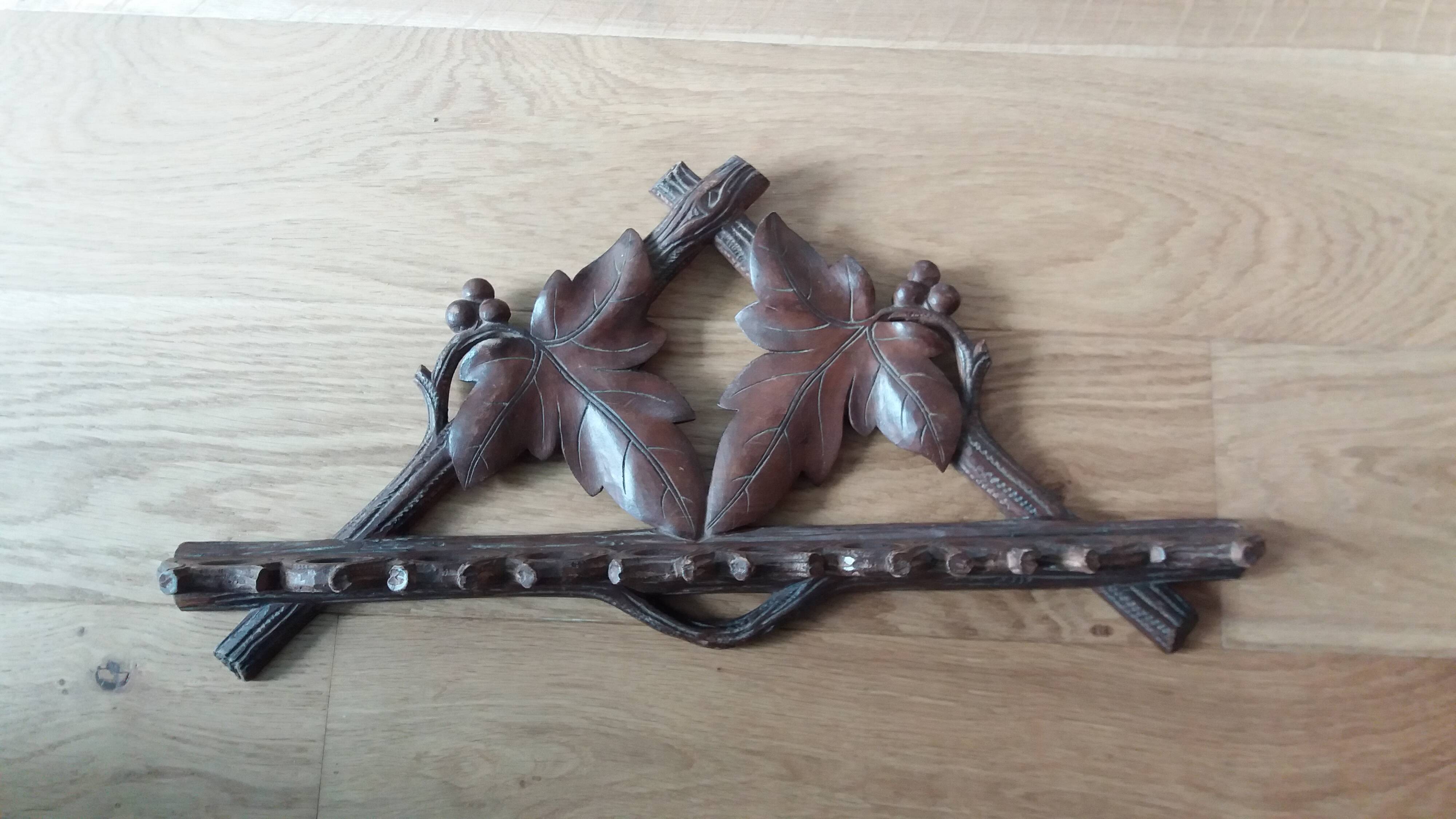 Porte pipes en bois sculpté