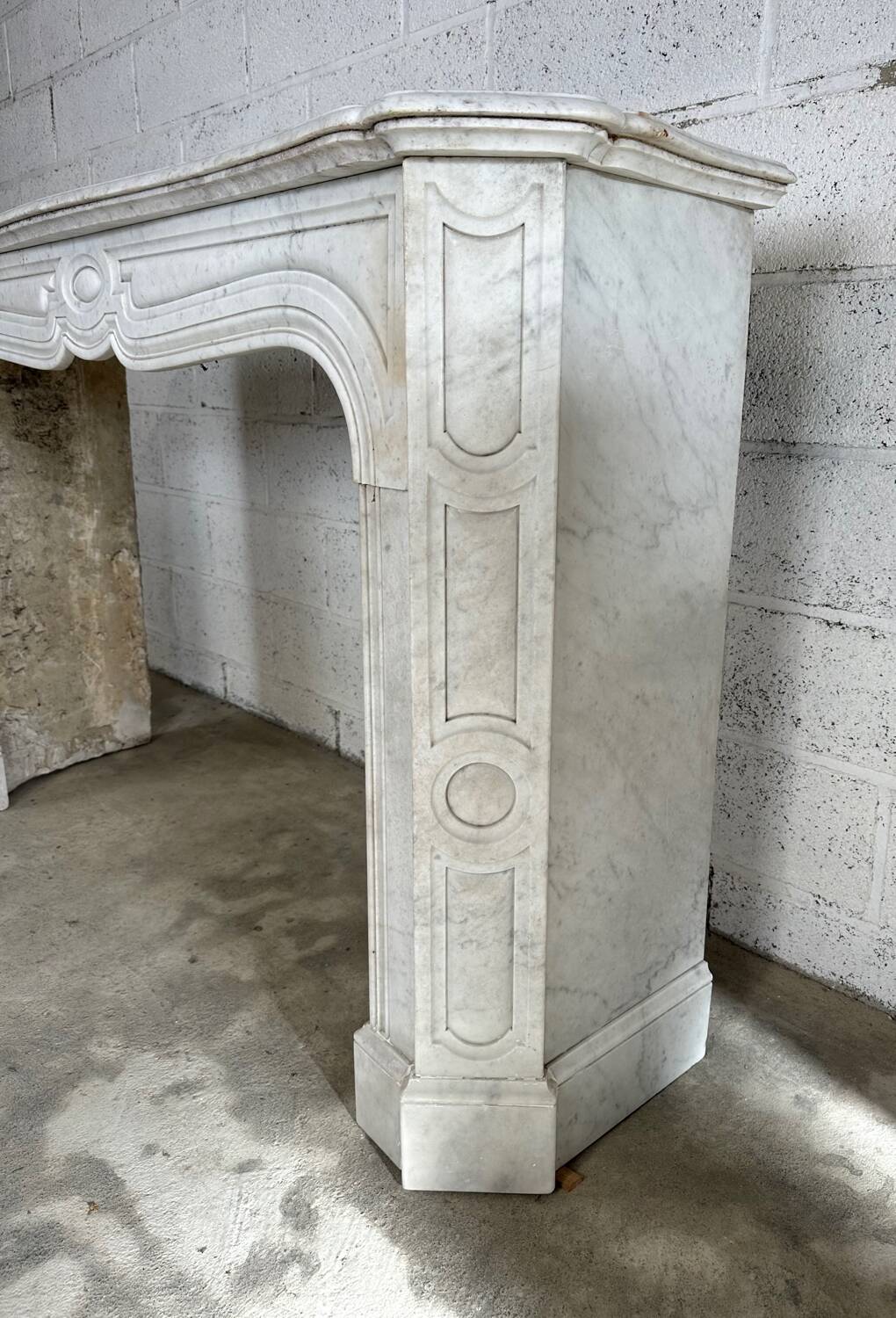 19th century white Carrara marble fireplace