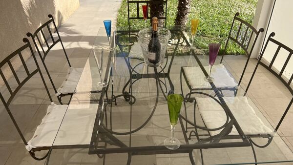 Table de terrasse plateau en verre + 6 chaises en fer forgé