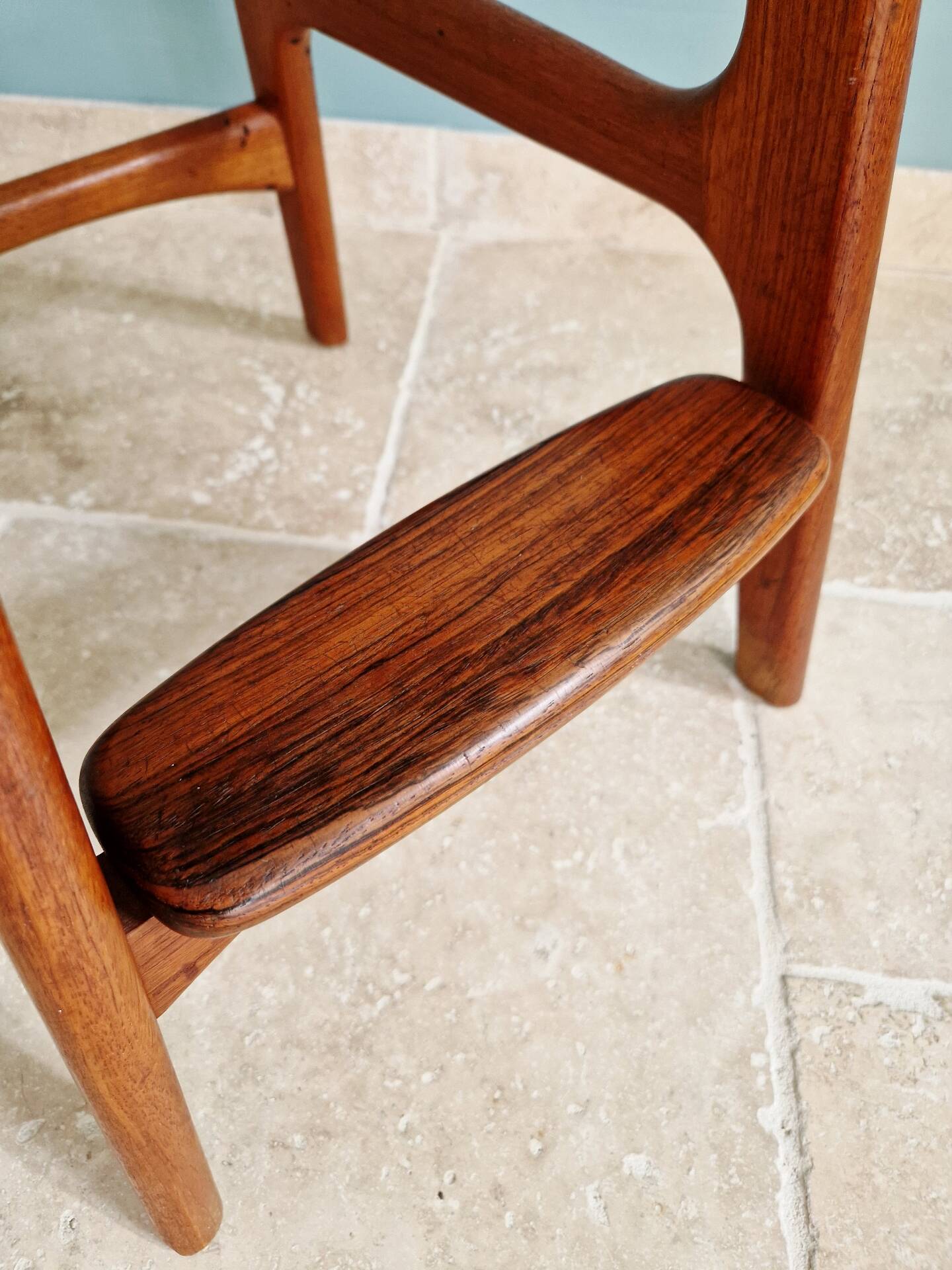 Scandinavian stool in solid teak, design by Erik Buch, Denmark, 1960.