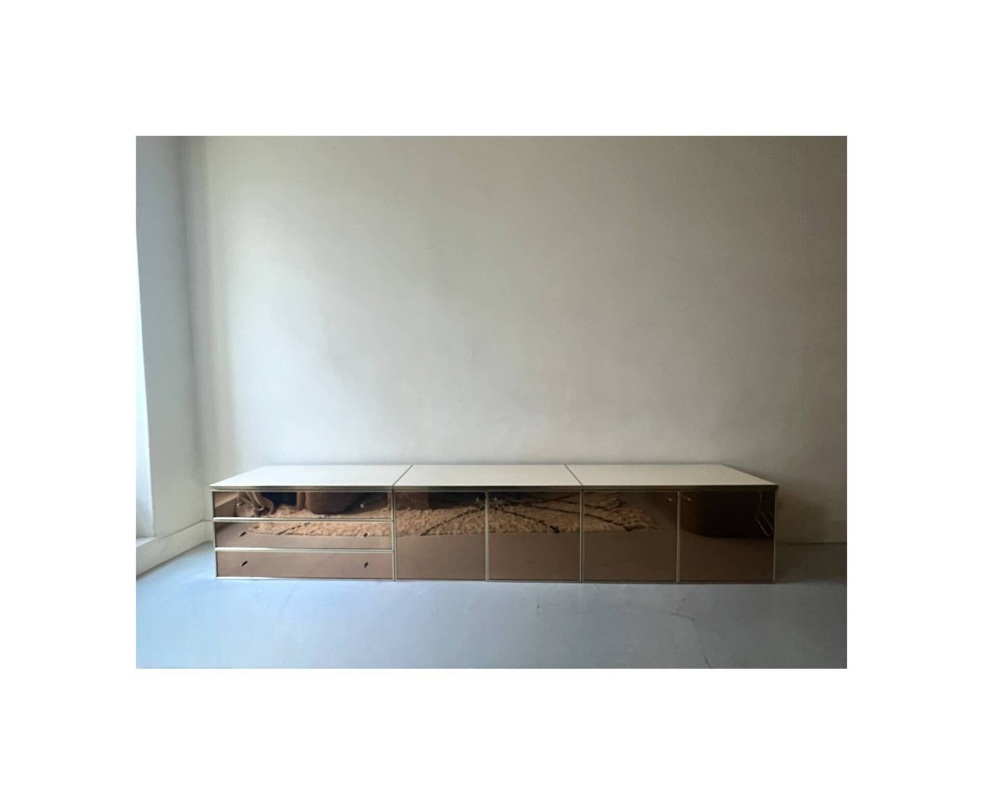 Low ivory lacquered enfilade, smoked mirror & brass JC Mahey, design 1970.