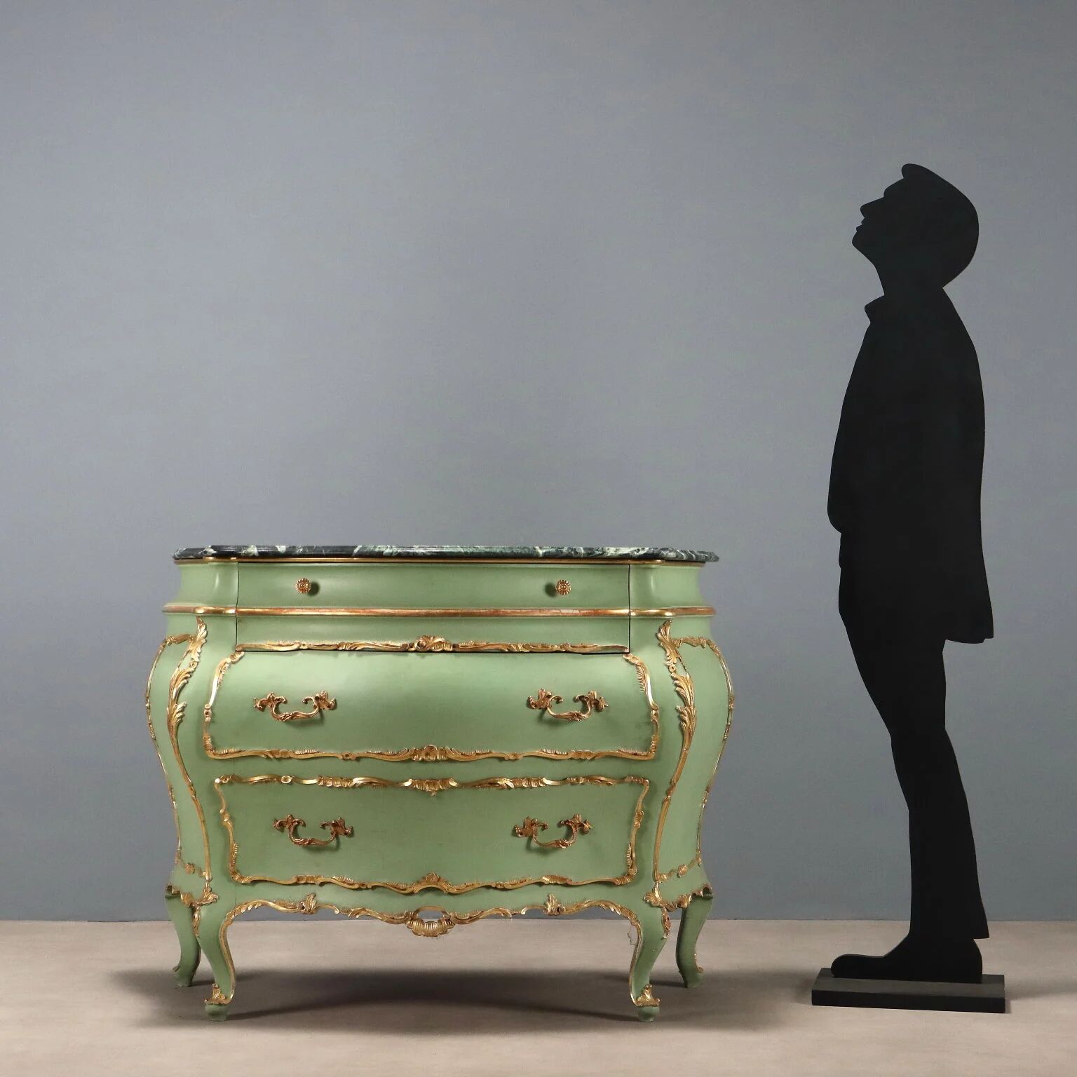 Commode ancienne style baroque en bois laqué XXe siècle