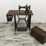 Sewing machine Singer