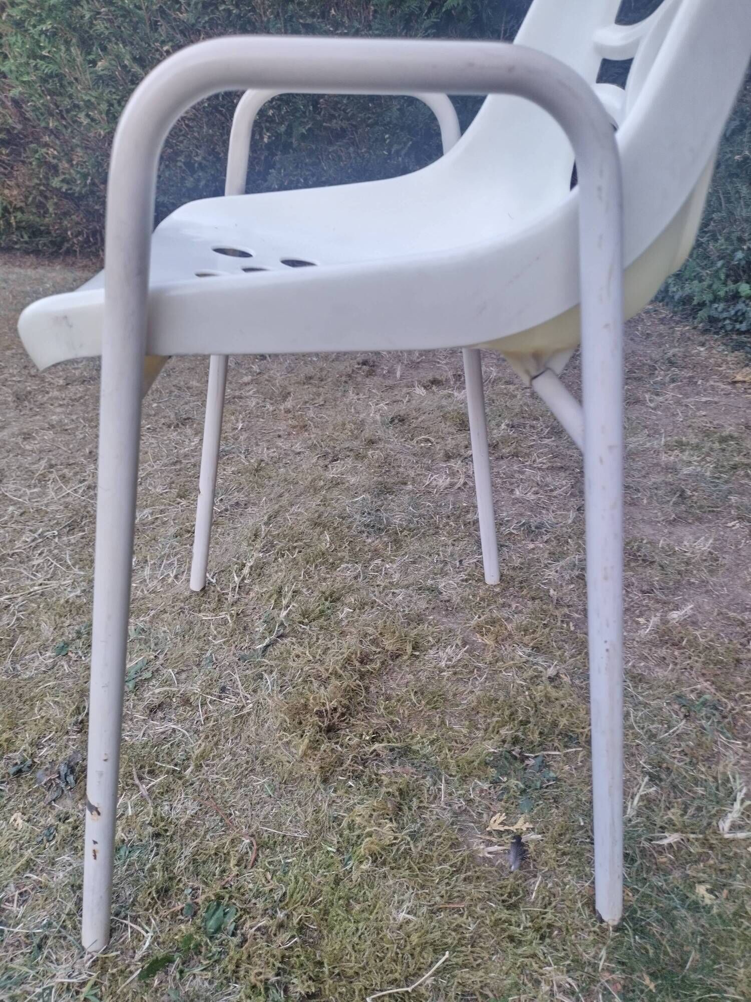 Set of 4 identical Space Age White Garden Chairs from the 70s