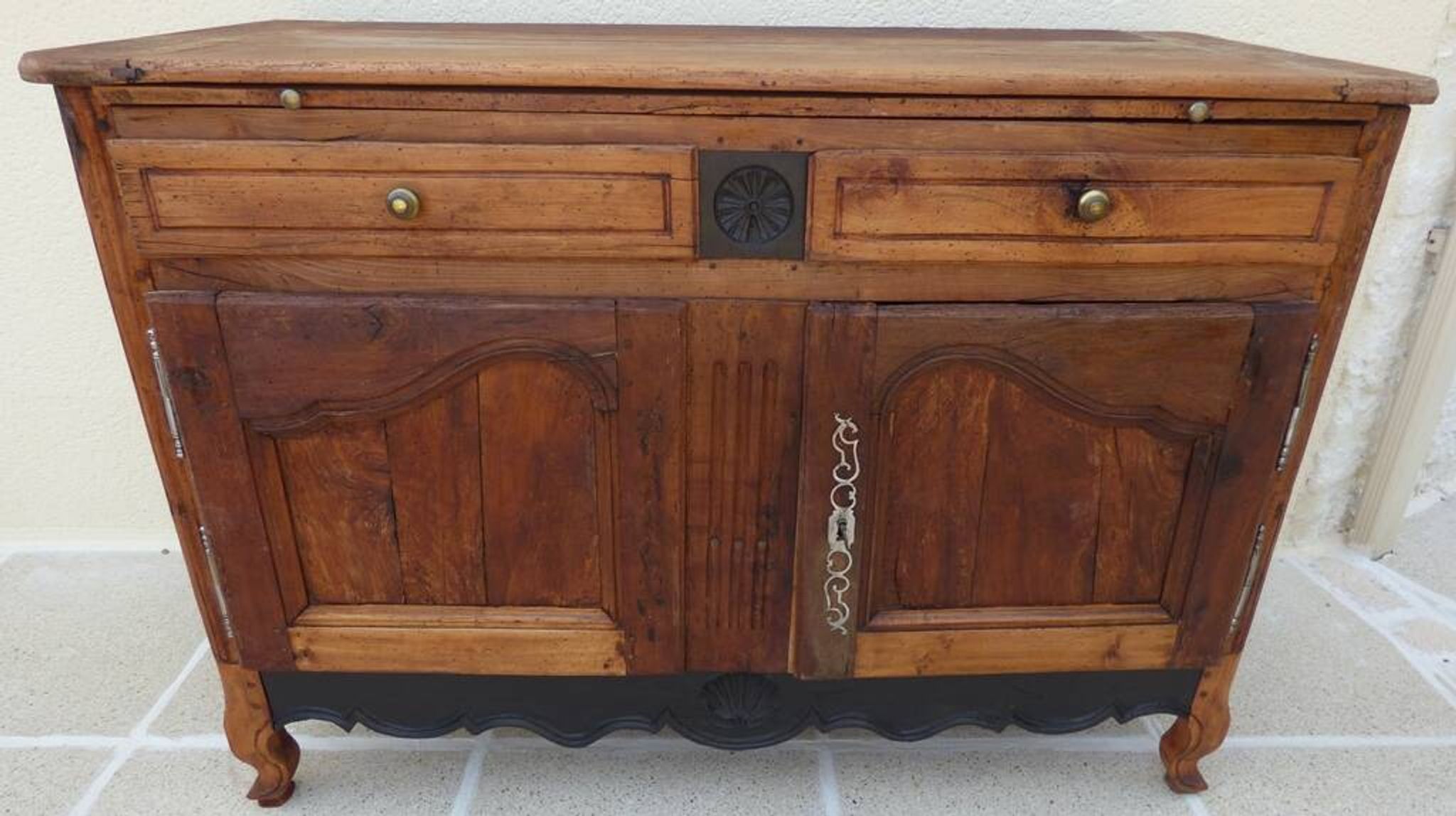 Antique sideboard from the end of the 19th century, 2 doors, 2 drawers, shelf in its patina