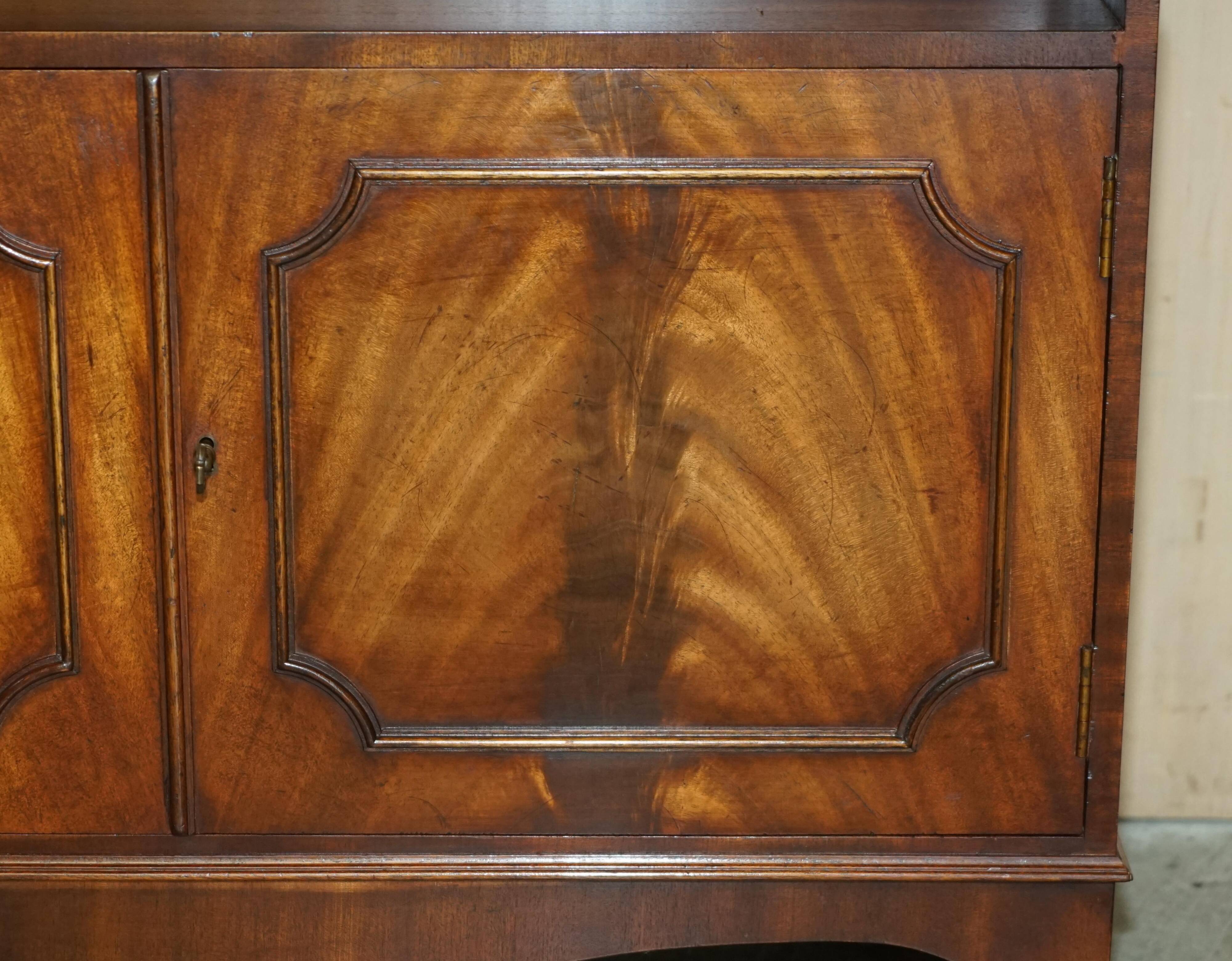 Pair of Open Low Bookcases in Flamed Mahogany