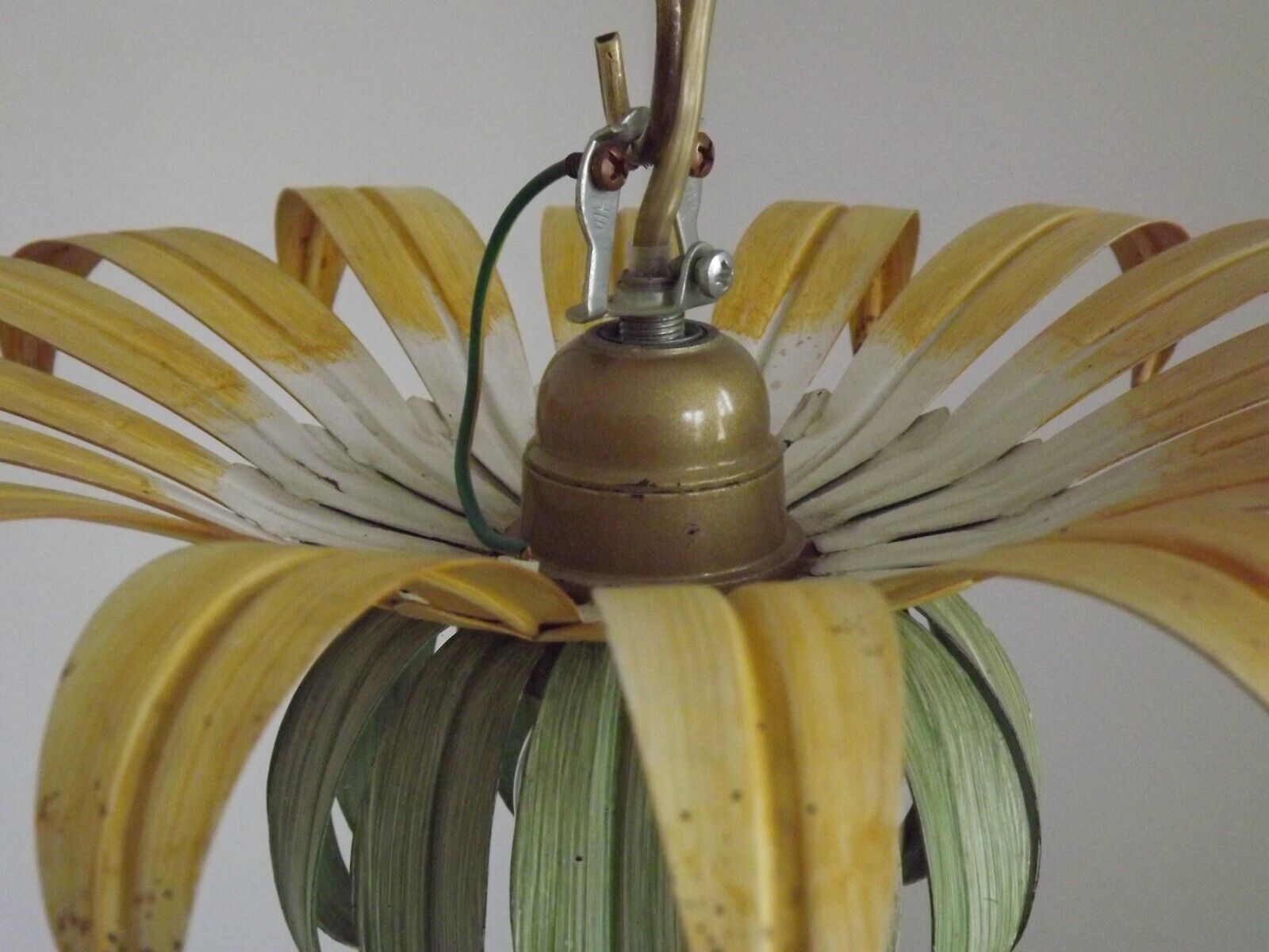 Ceiling light yellow &green leaves one central bulb