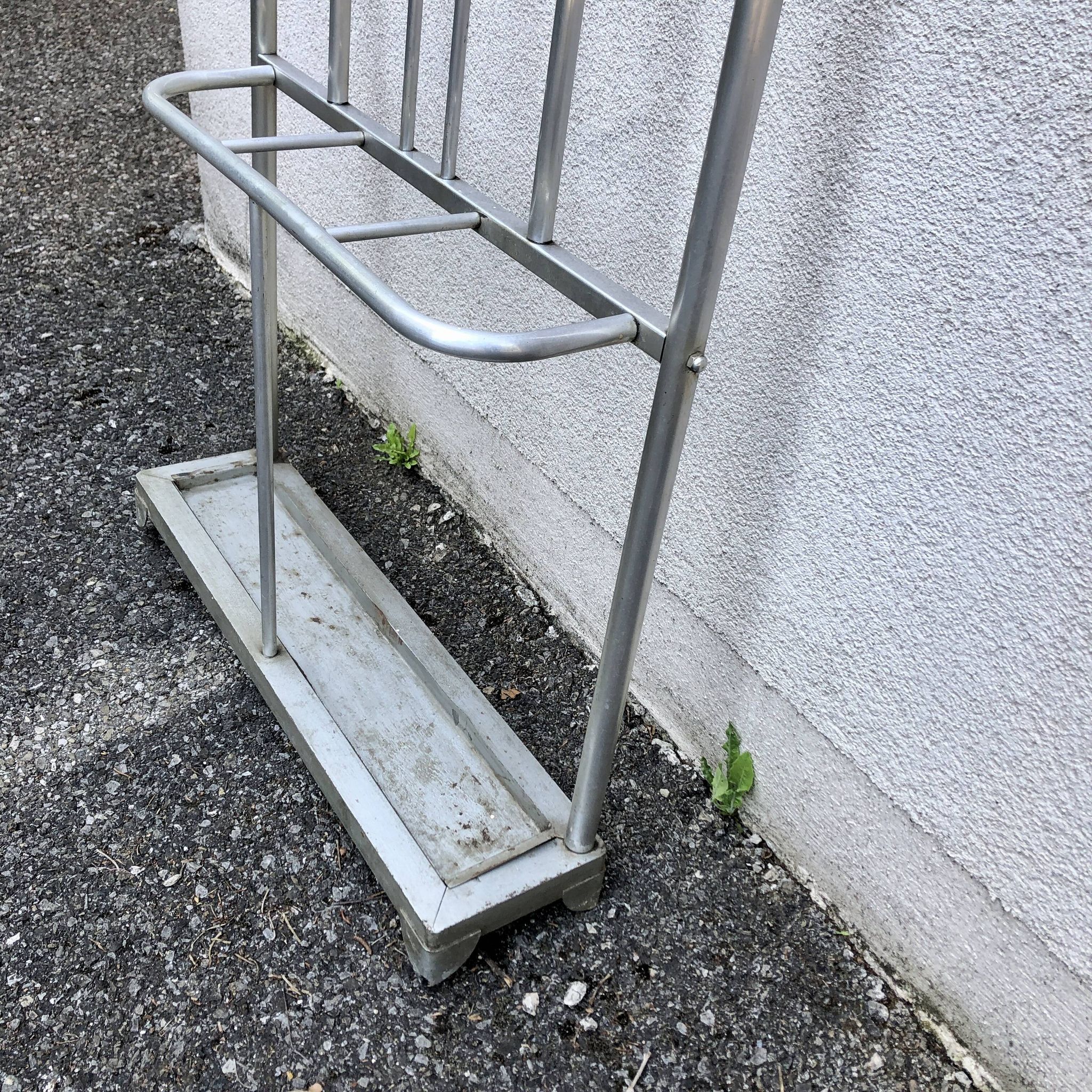 Cloakroom coat rack