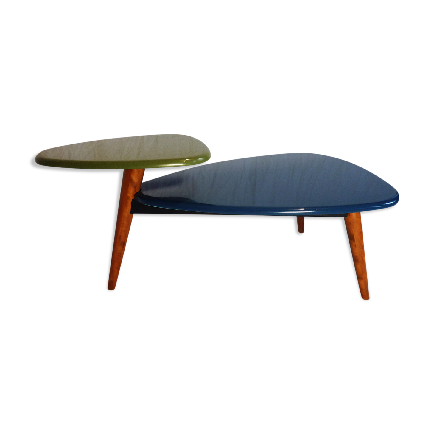 Coffee table with 2 levels