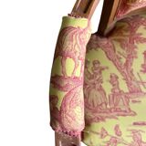 Fauteuil cabriolet style Louis XVI en toile de Jouy jaune et rouge, France