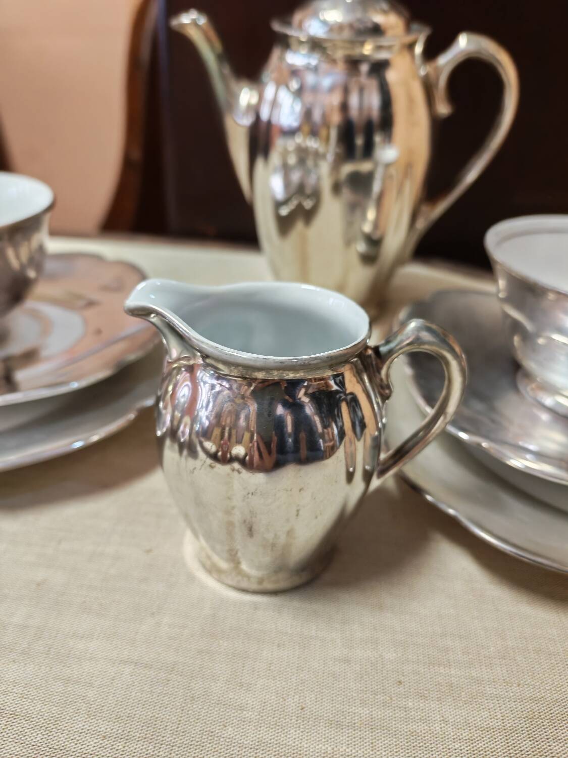 Breakfast set with tea or coffee in porcelain.