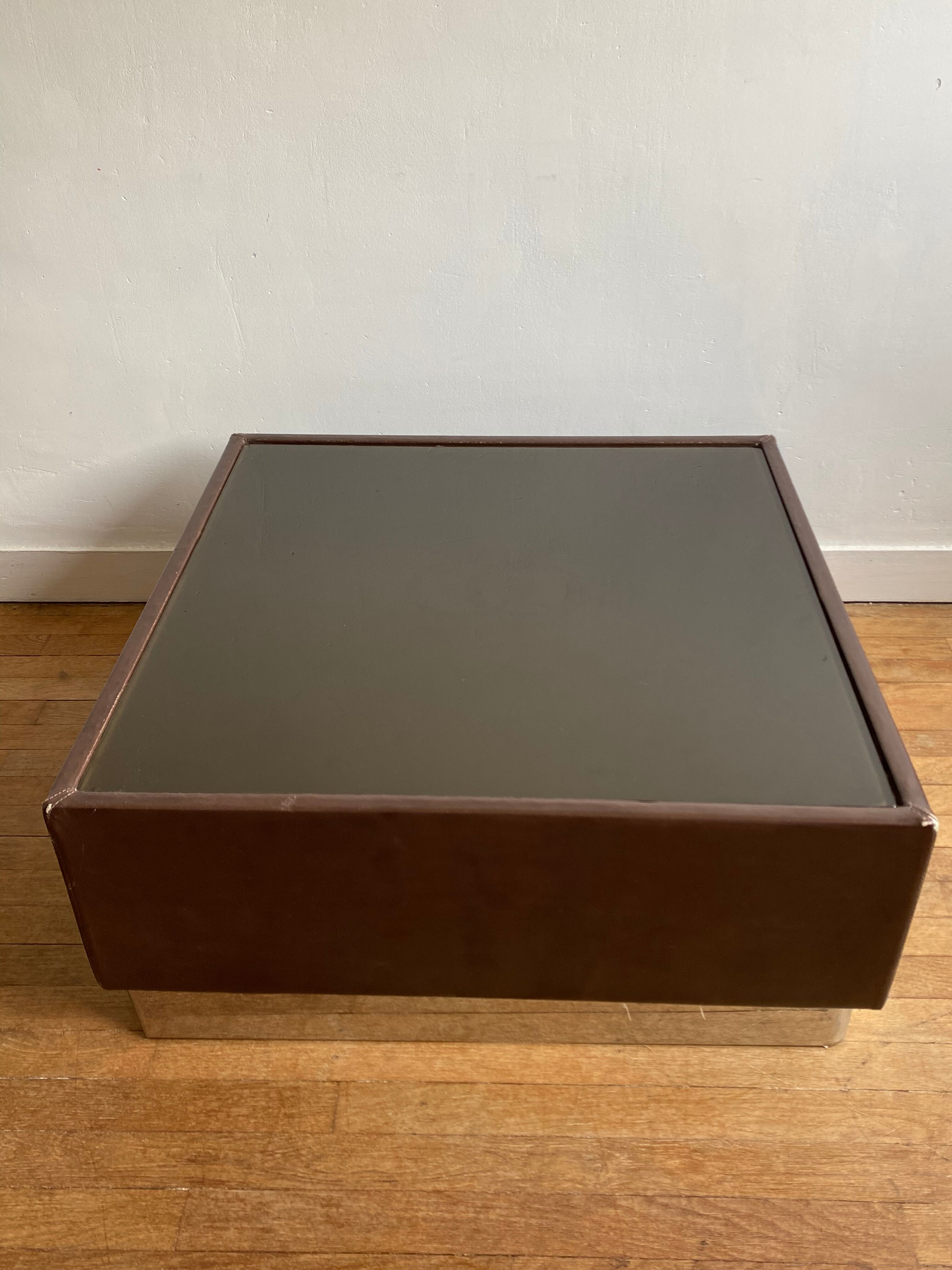 Table basse cuir chocolat vintage 1970