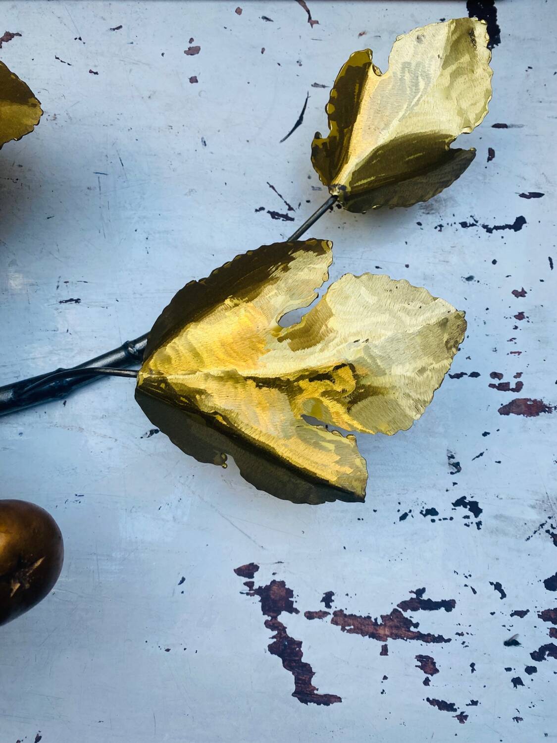 Applique murale feuilles dorées