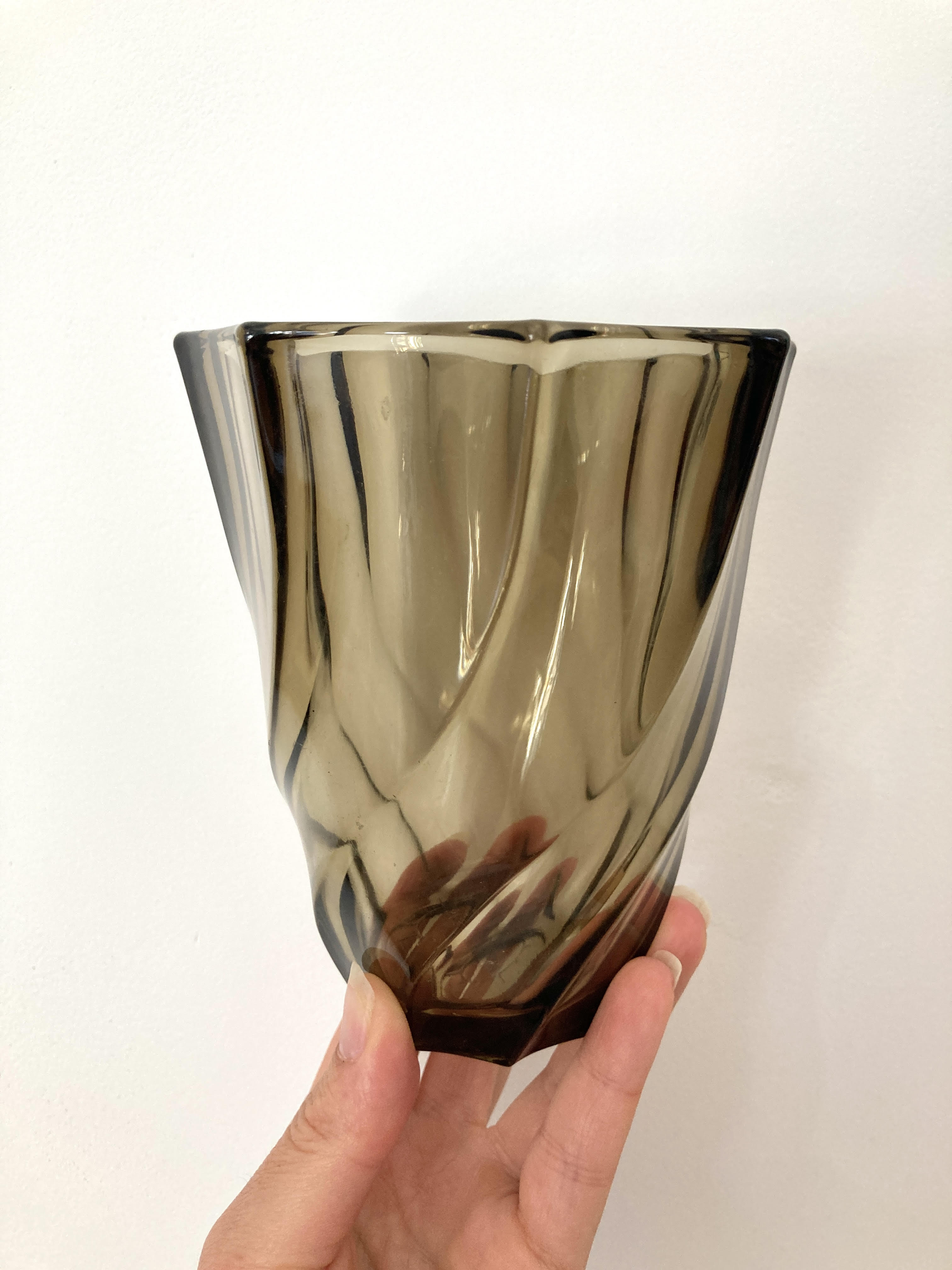 Smoked black spiral vase raise 70s
