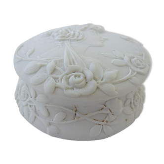 White porcelain biscuit candy bar decorated with a graceful feminine profile. Around 1900