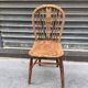 Ancienne chaise Windsor en orme massif. 