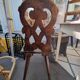 Chaise en bois sculpté