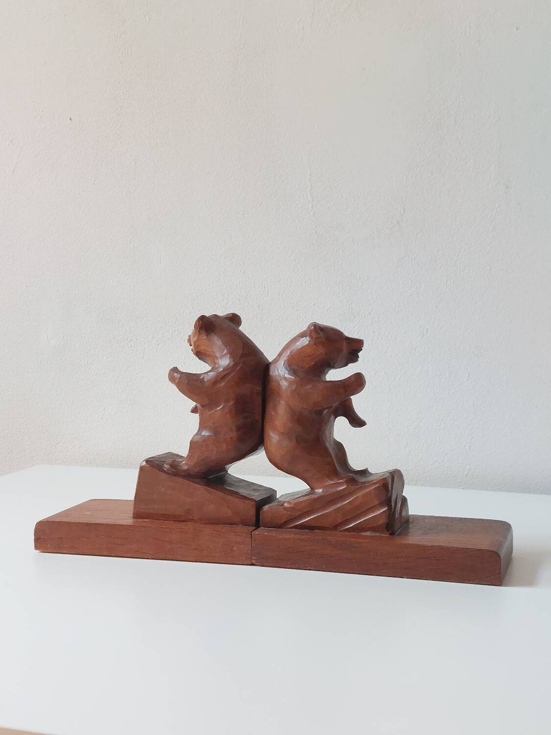 Paire de serre-livres vintage en bois sculpté à la main, décor ours