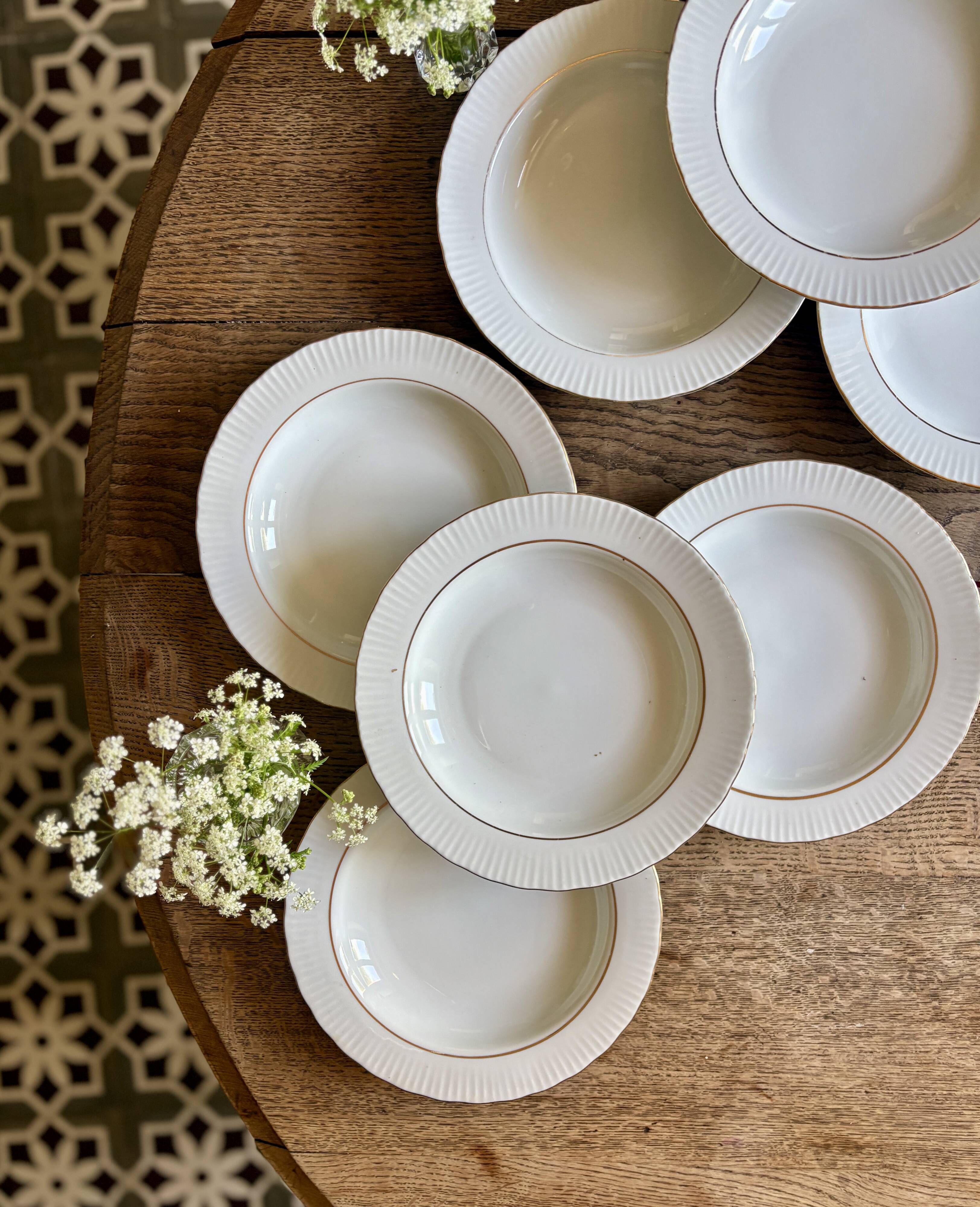 Set of 8 vintage deep plates in German porcelain.