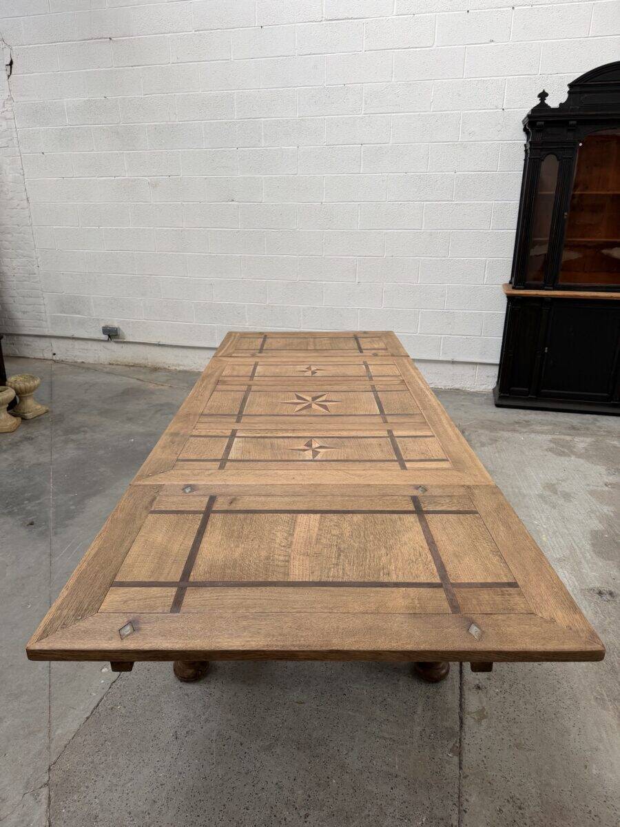 Italian table in raw oak from the 19th century.
