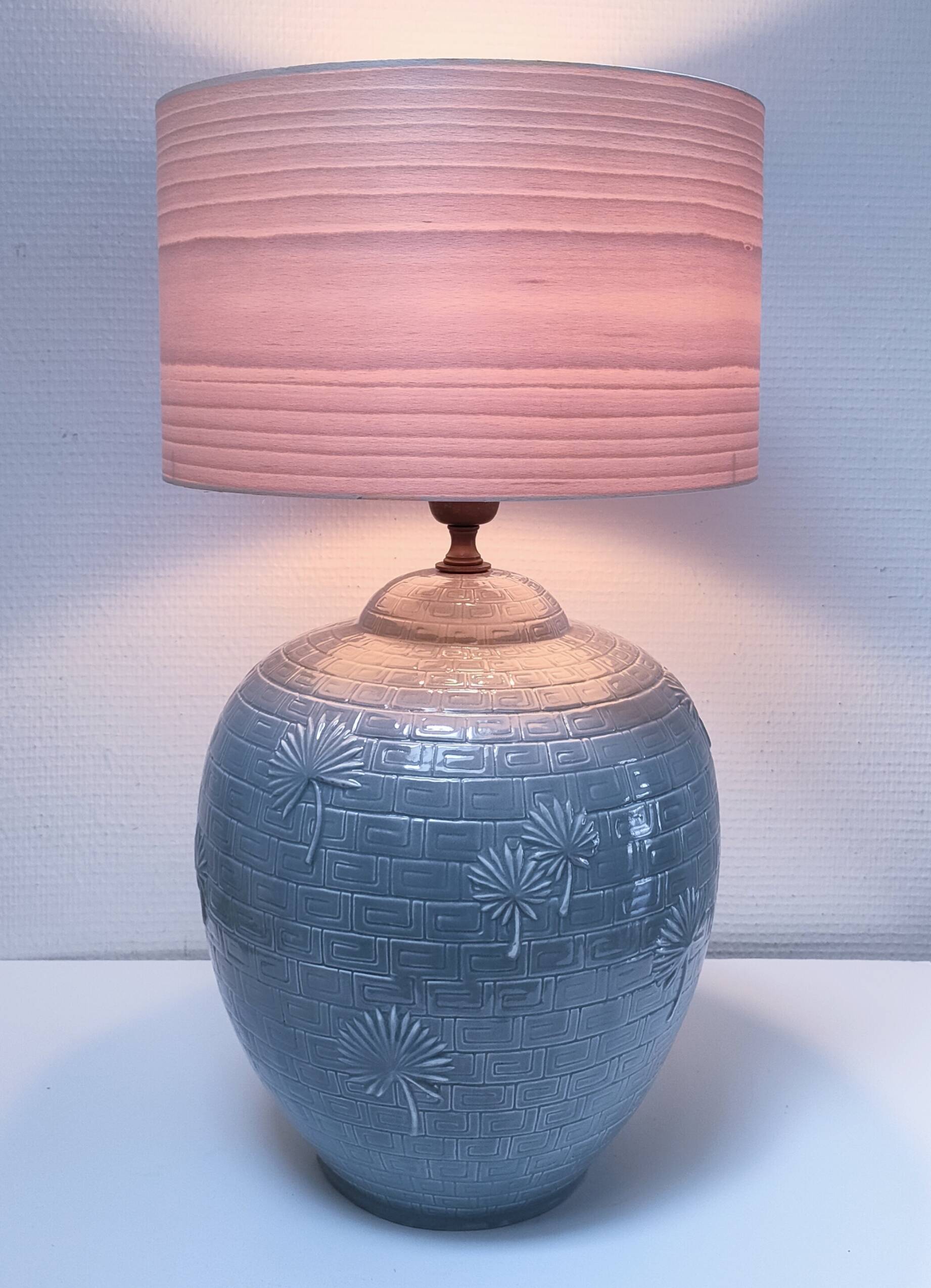 ceramic lamp in the shape of an XL pot, palm leaf decor, 80s