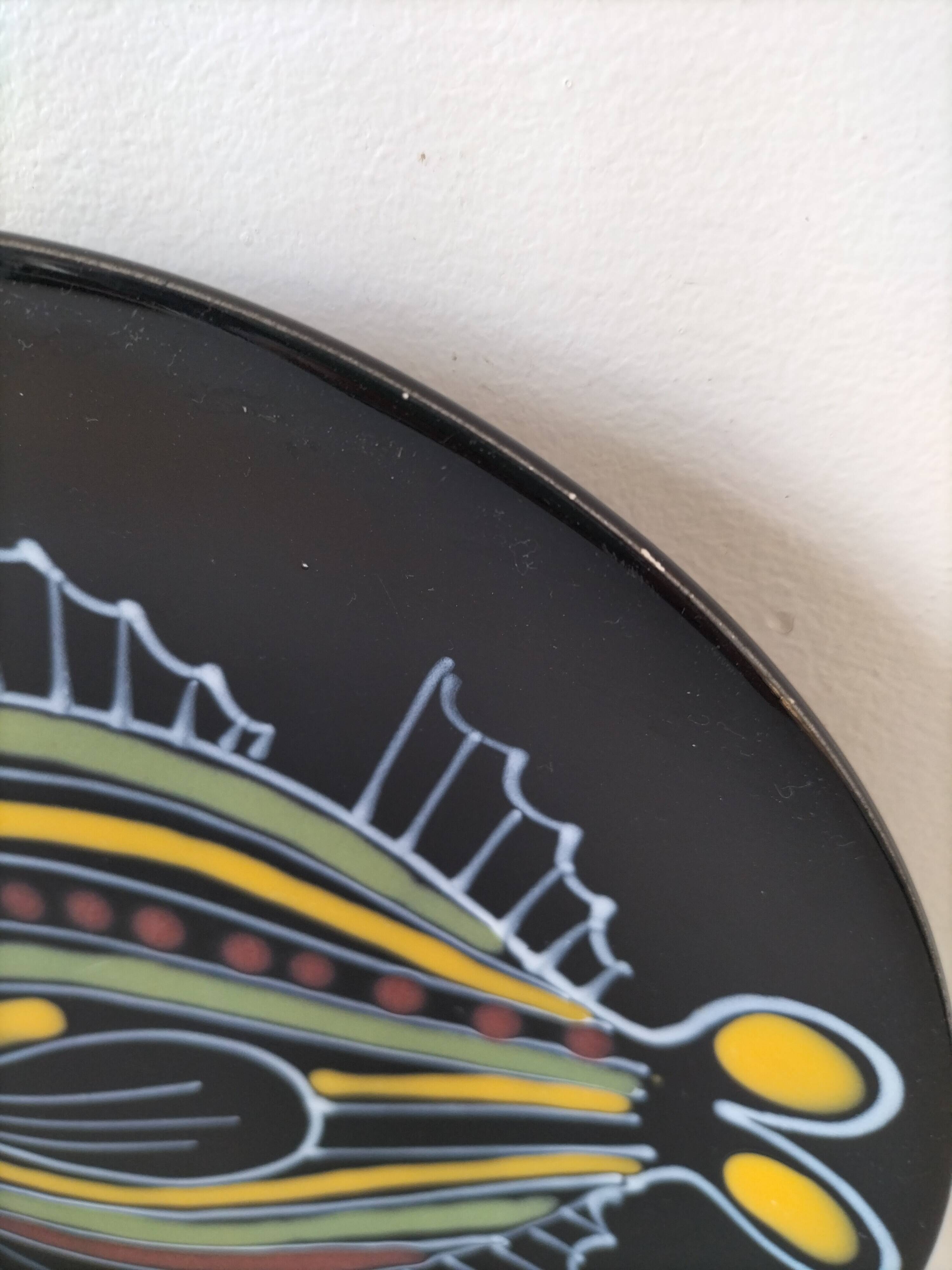 Black faience plate with stylised fish, Ty Breiz spirit from the 1960s.