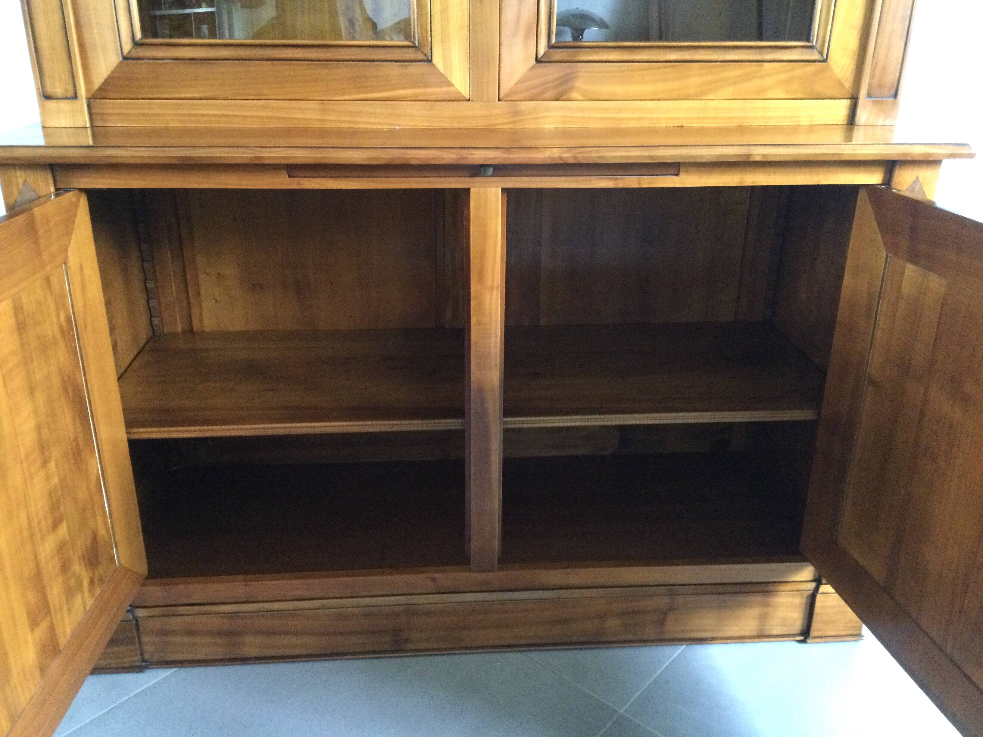 Louis Philippe display cabinet in cherry wood