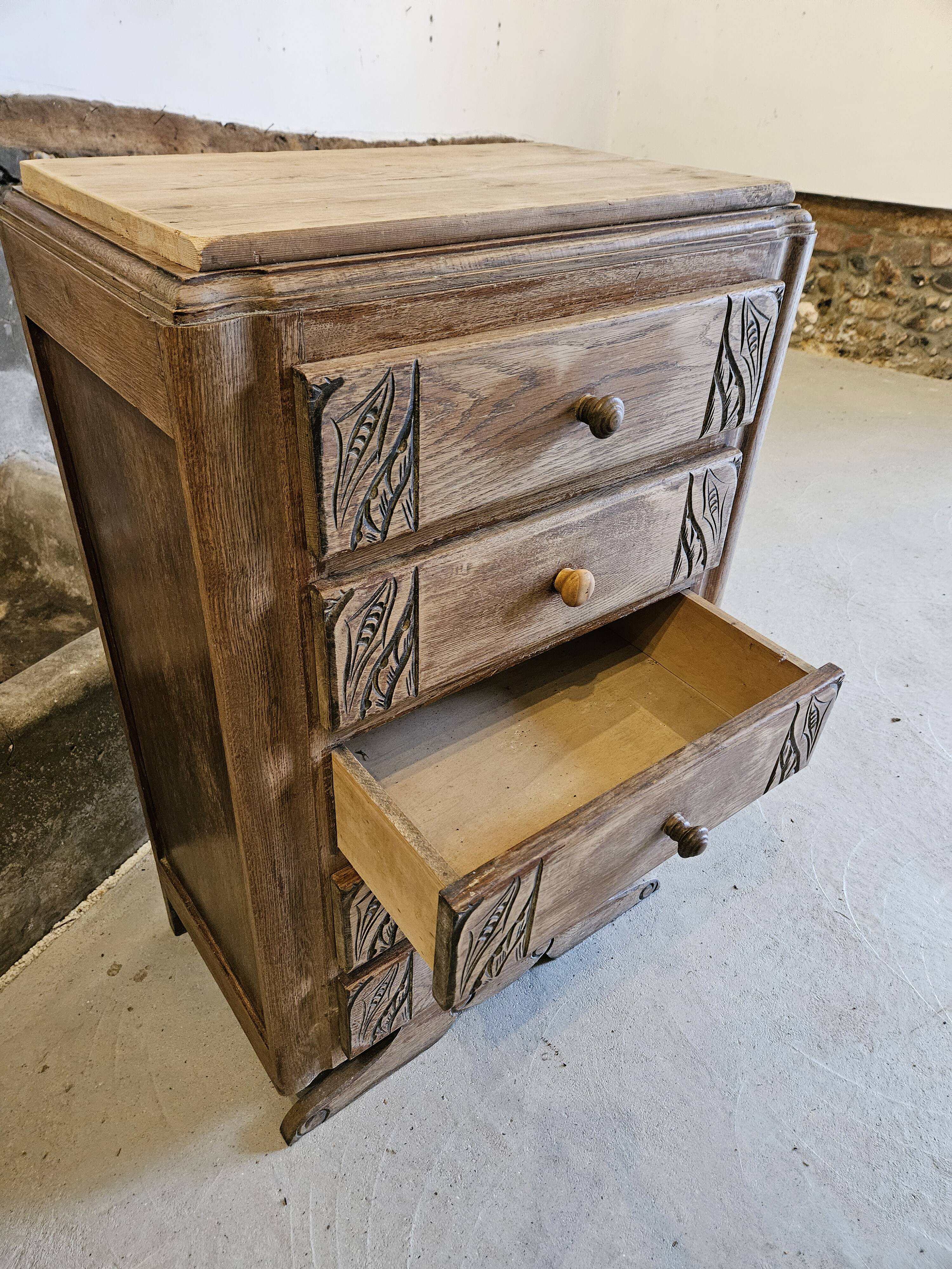 Art Deco wooden chest of drawers with 5 drawers