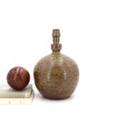 Lampe boule de potier en grès pyrité de Guy Baudat, années 70