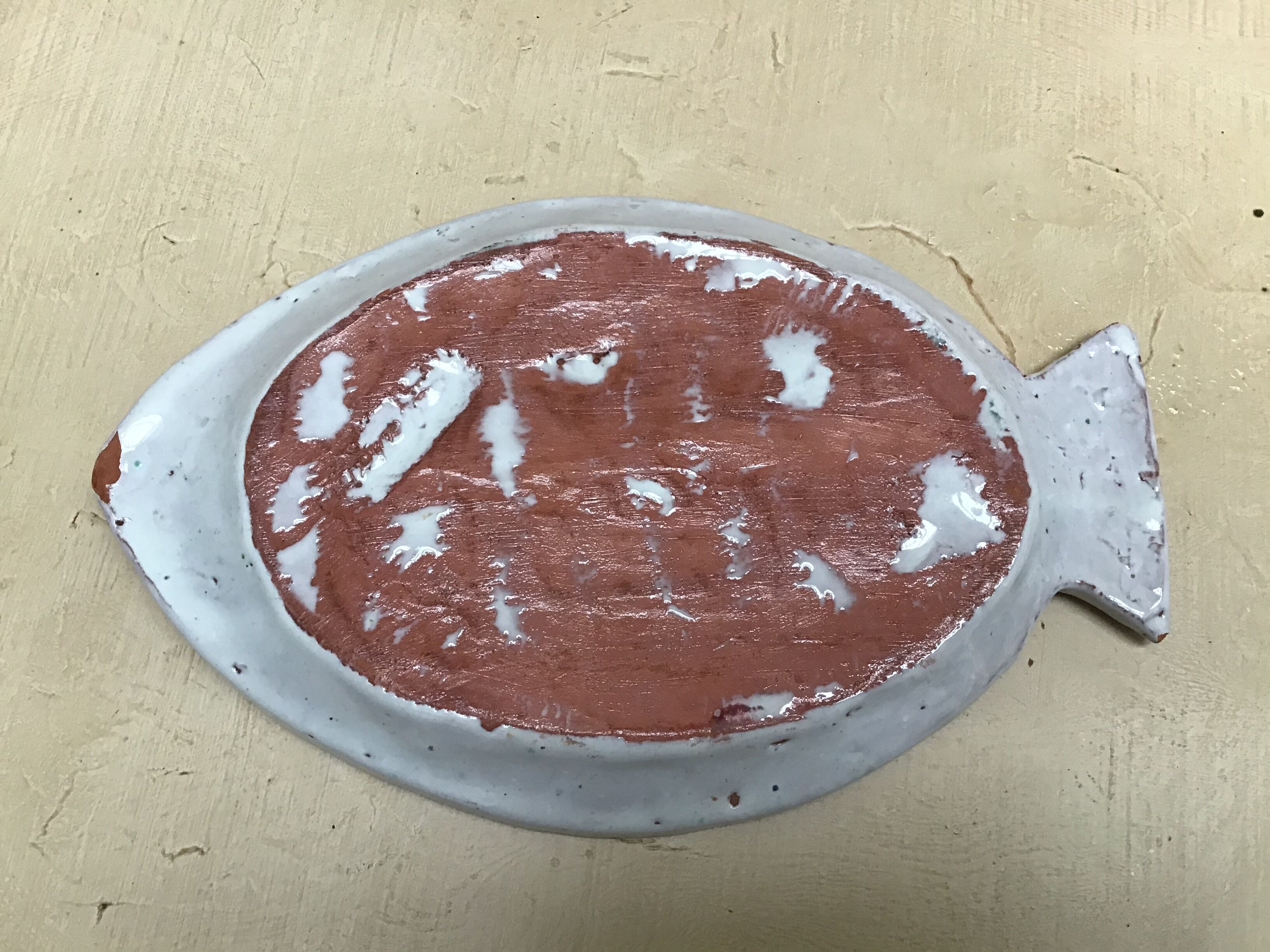 Fish dish in glazed soil
