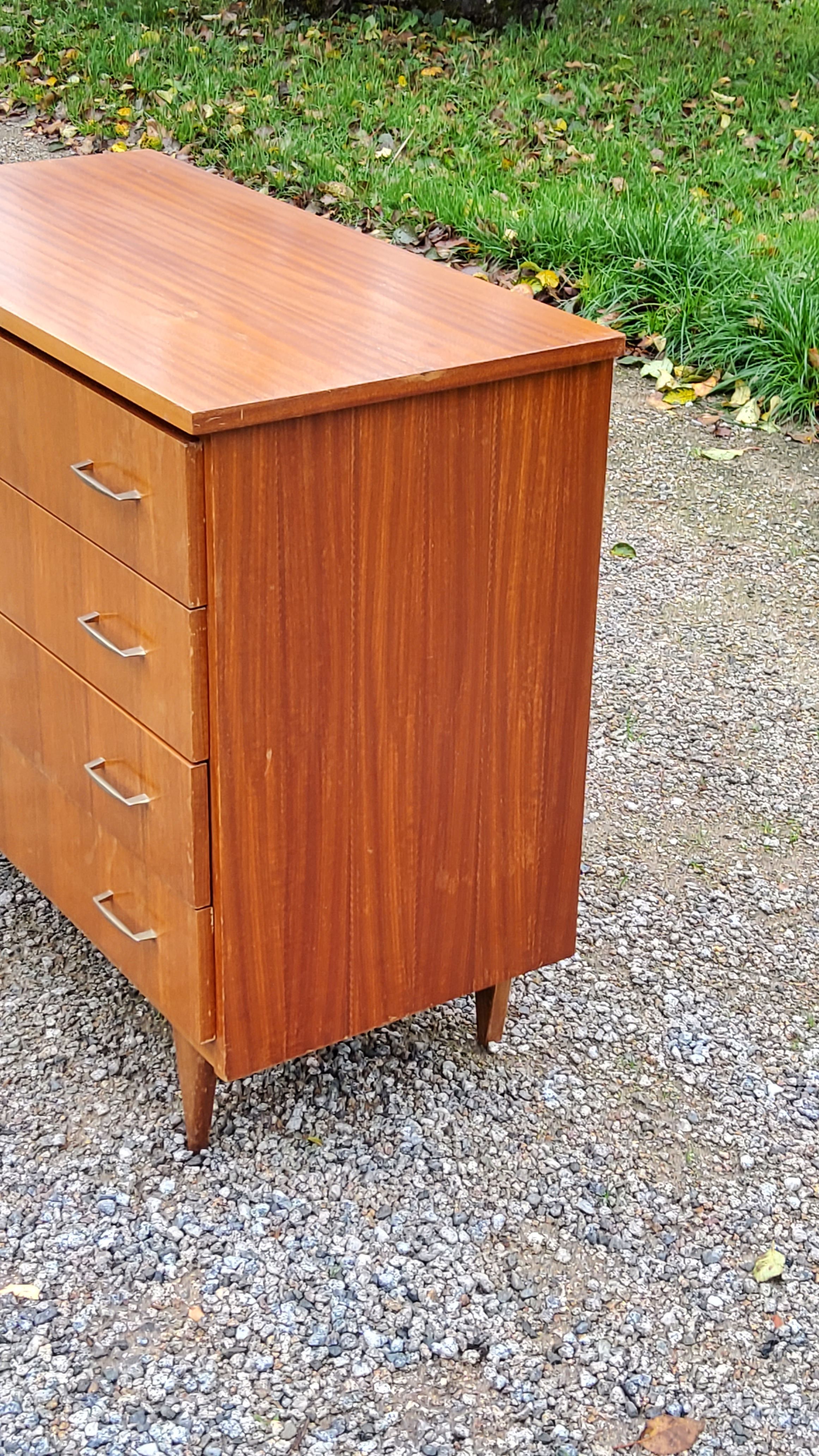 Chest of drawers from the 50s-60s in golden mahogany 4 drawers feet bobbin