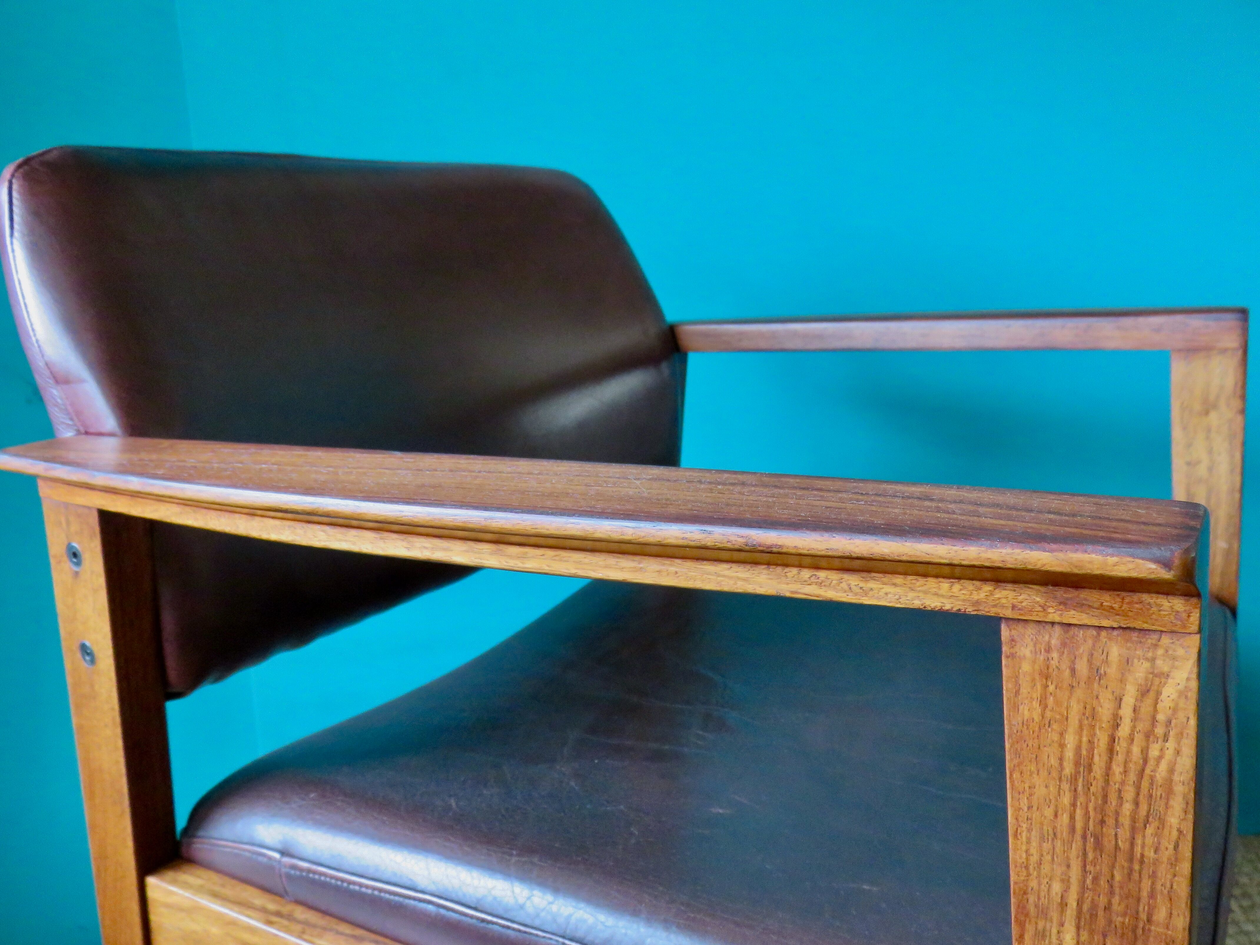 Pair of armchairs in Rio rosewood and plum leather, Denmark 1960