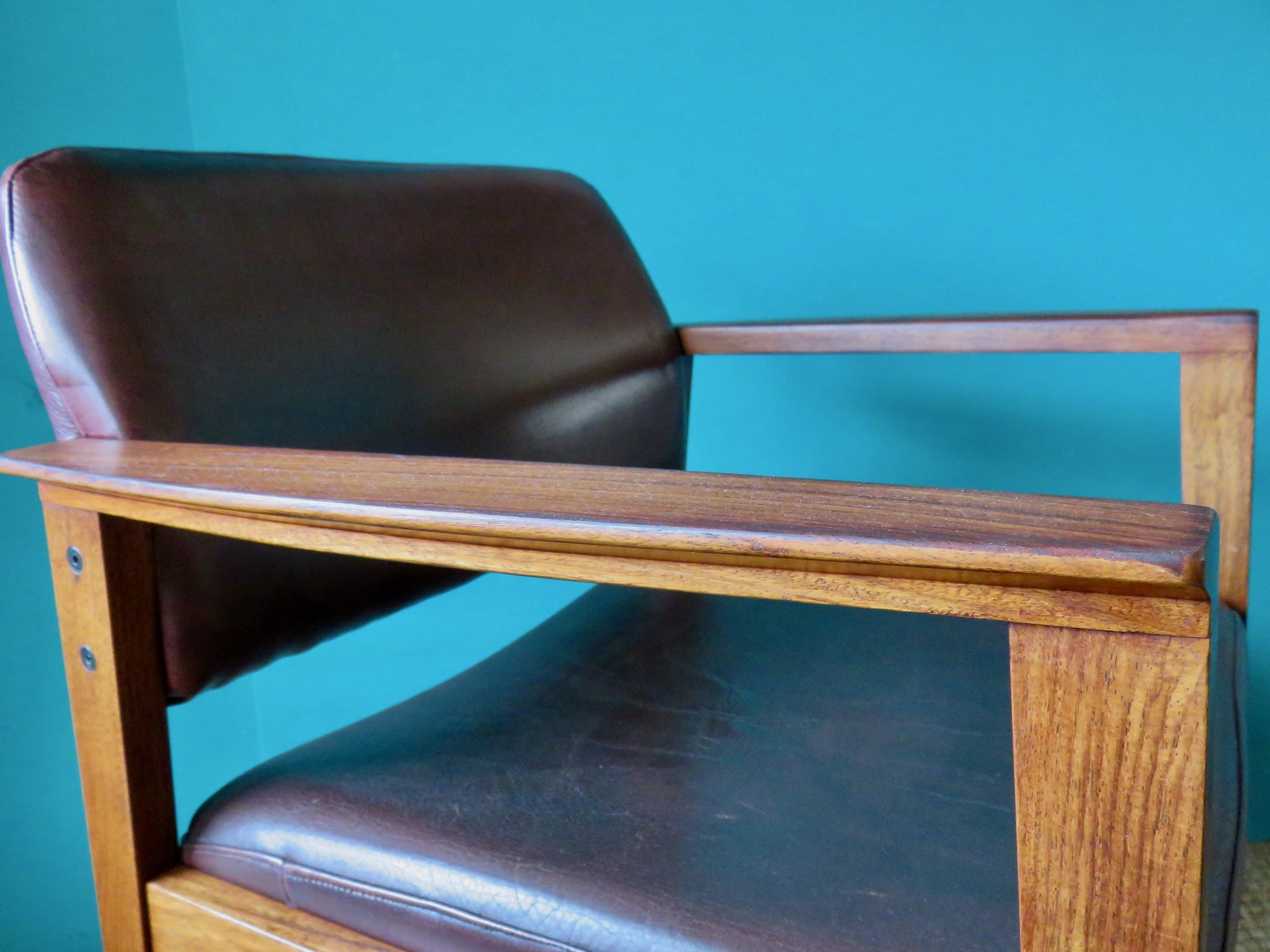 Pair of armchairs in Rio rosewood and plum leather, Denmark 1960
