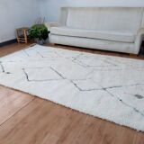 Handcrafted white Beni Ouraine rug, size 160 x 250 cm