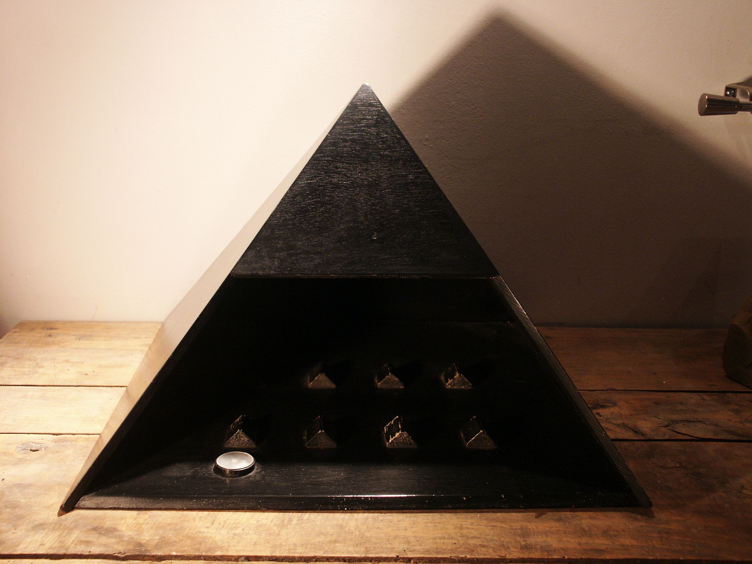 Wooden wine bonus pyramid, 70s/80s