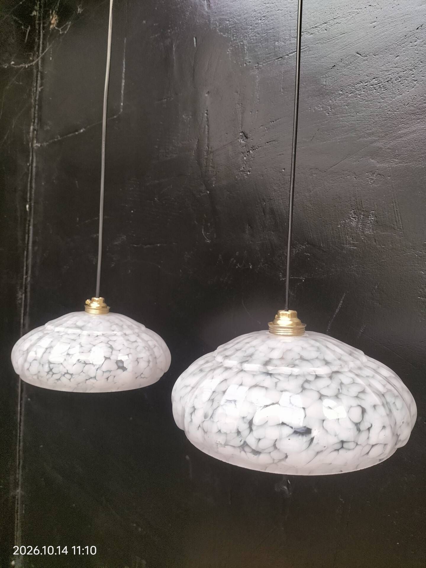 Glass suspensions from Clichy