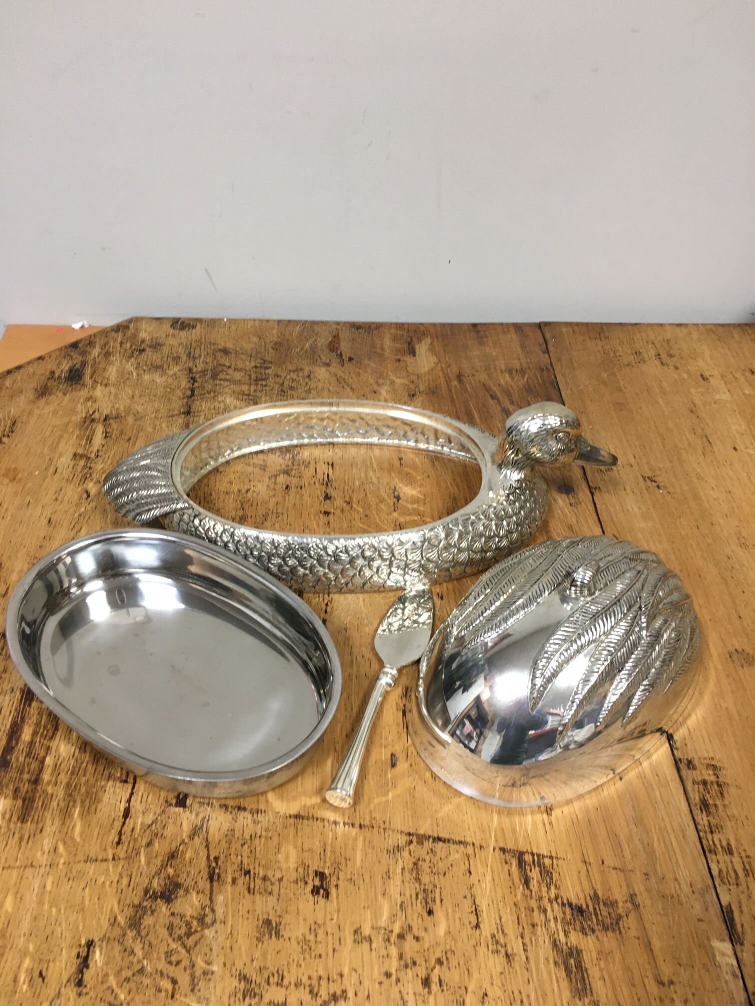 Duck-shaped terrine in silver metal