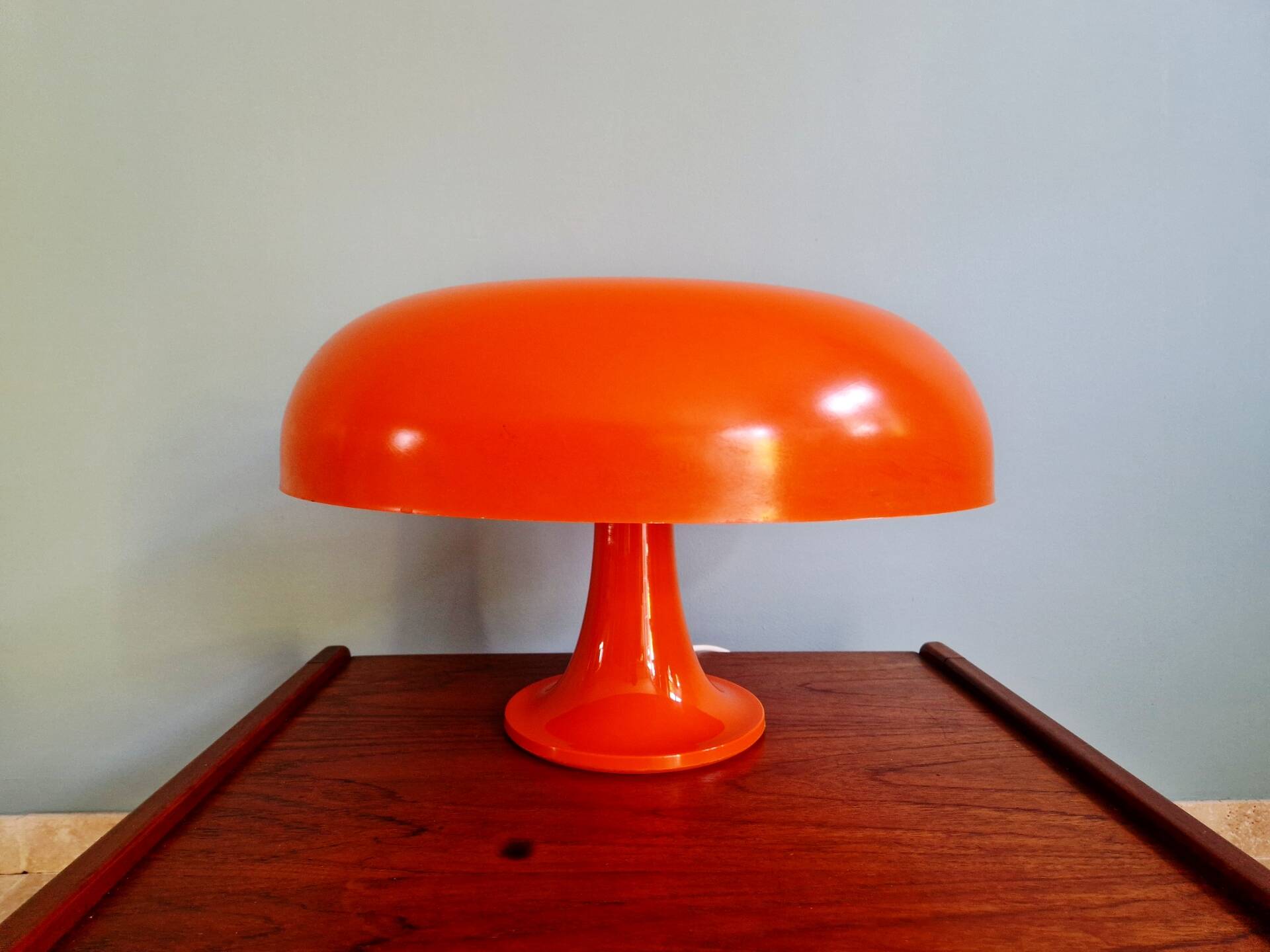 Lampe Nesso, fibre de verre orange, Giancarlo Mattioli, Artemide,1960